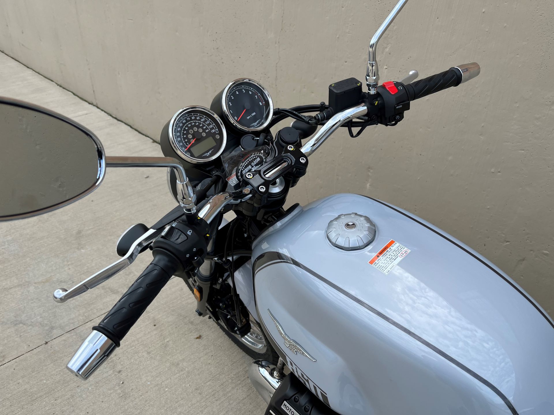 2022 Moto Guzzi V7 Special E5 in Roselle, Illinois - Photo 6