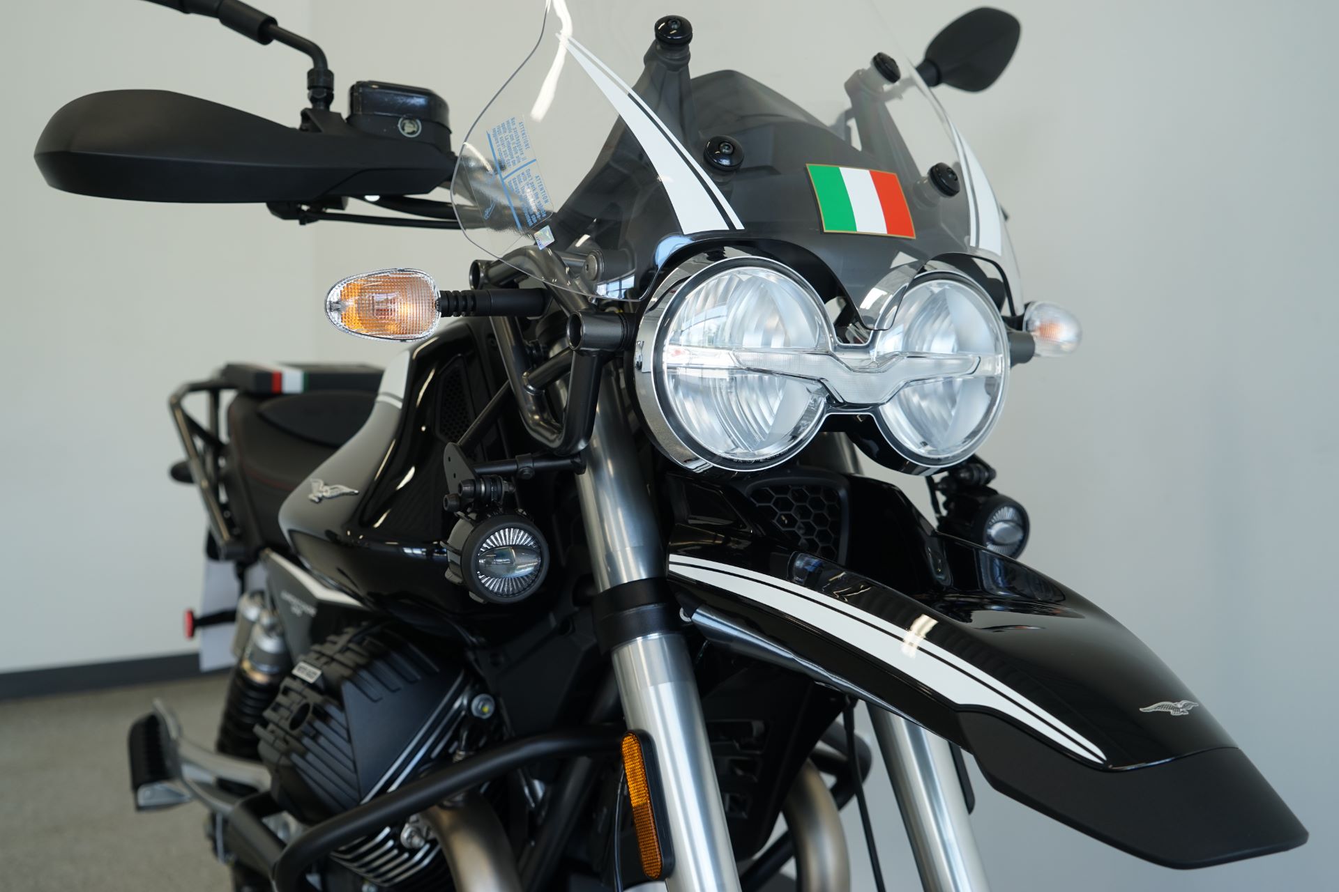 2022 Moto Guzzi V85 TT Guardia D’onore E5 in Roselle, Illinois - Photo 18