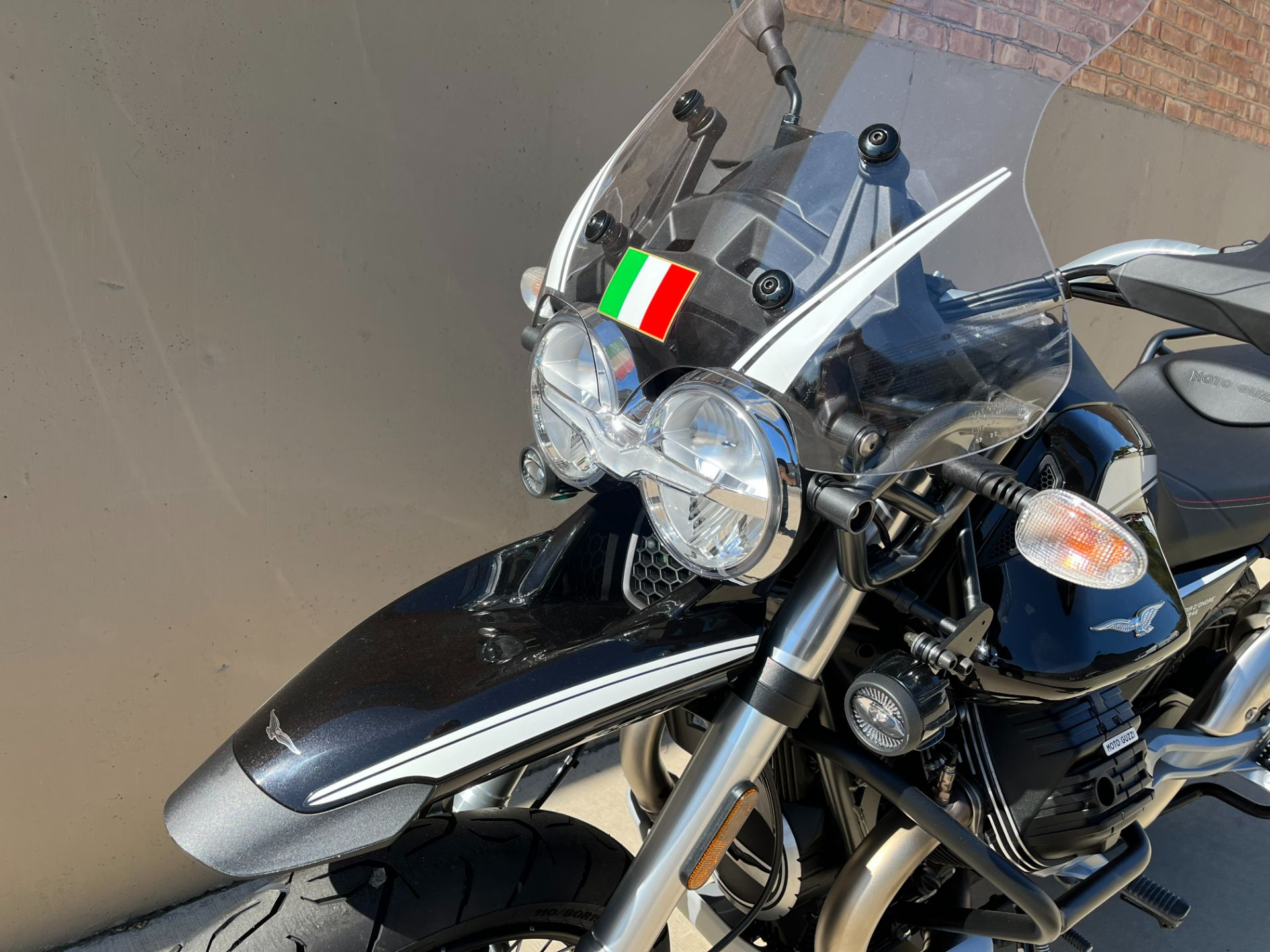 2022 Moto Guzzi V85 TT Guardia D’onore E5 in Roselle, Illinois - Photo 10
