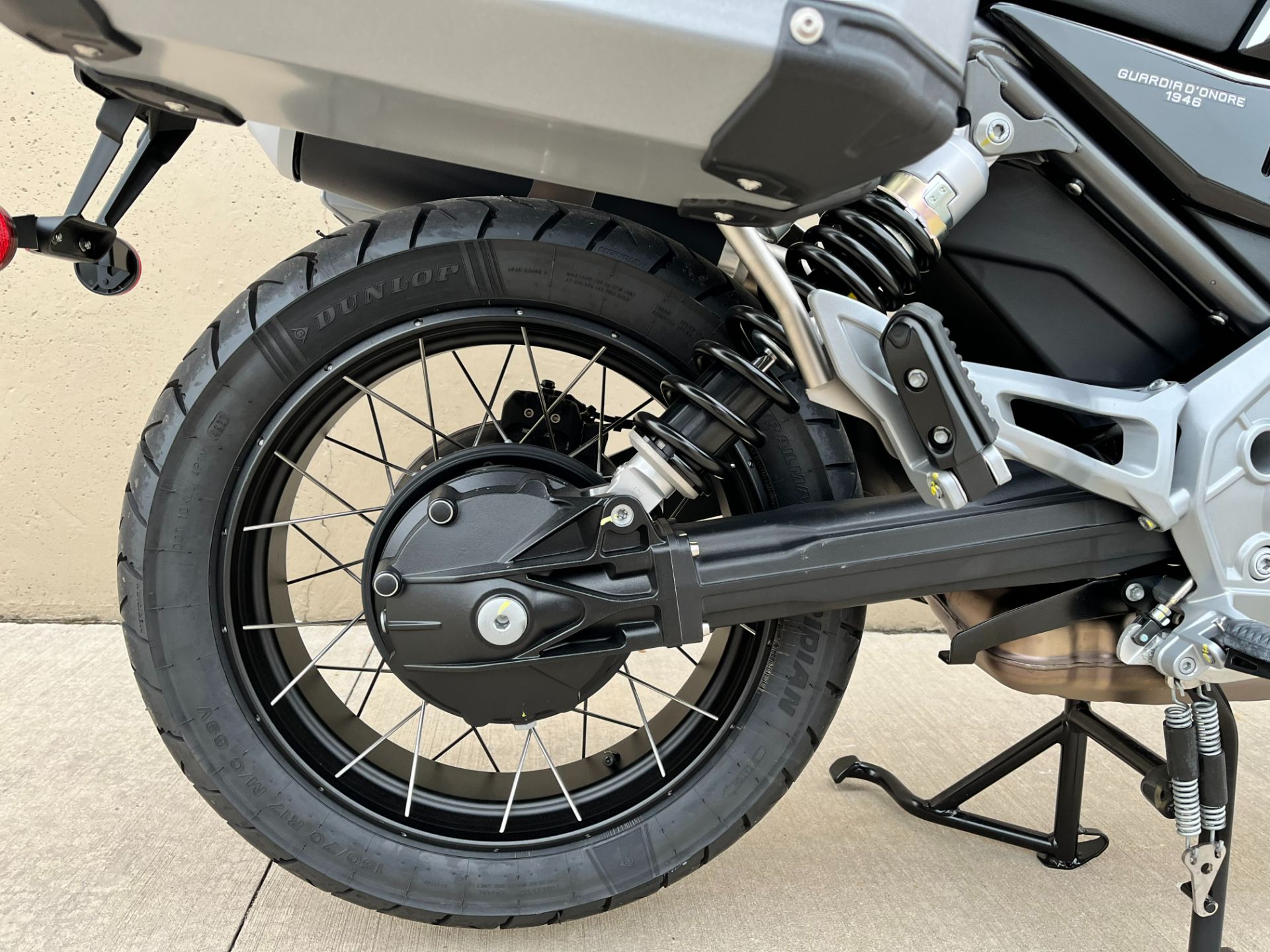 2022 Moto Guzzi V85 TT Guardia D’onore in Roselle, Illinois - Photo 18