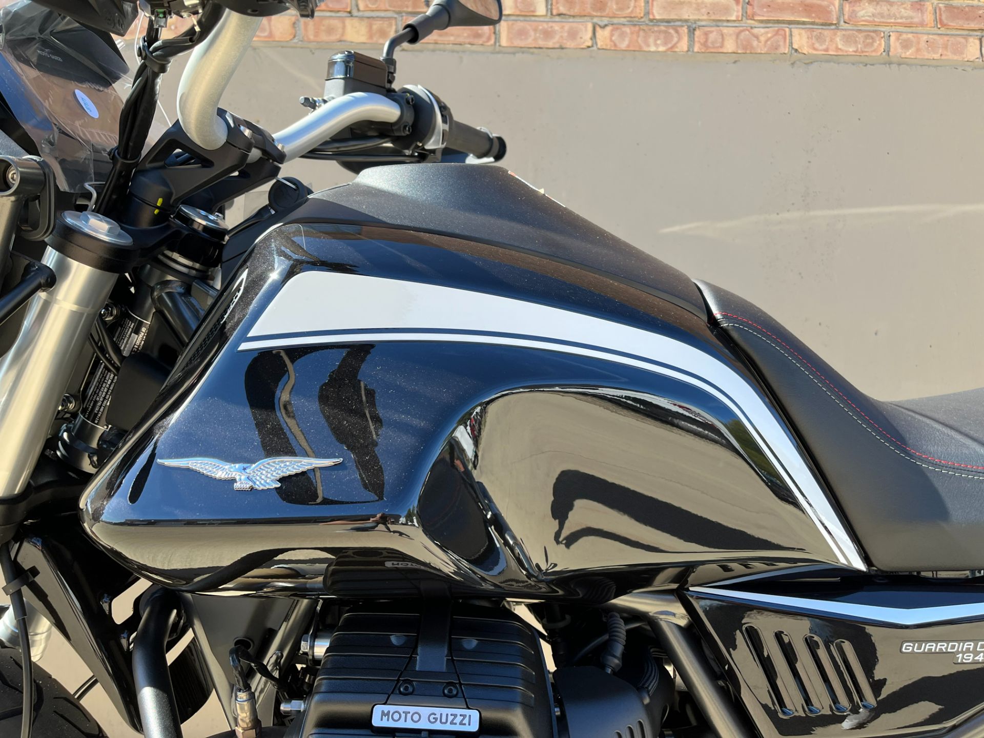 2022 Moto Guzzi V85 TT Guardia D’onore E5 in Roselle, Illinois - Photo 12