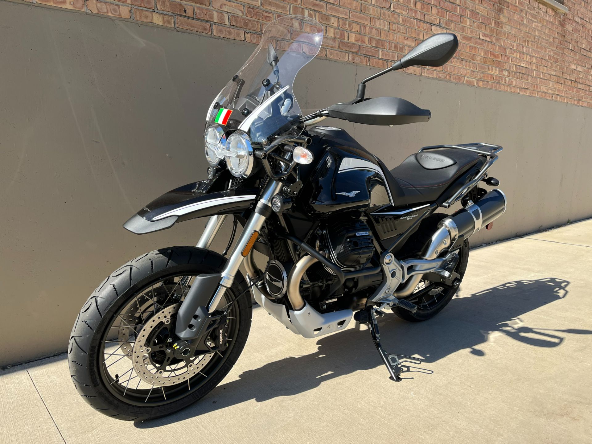 2022 Moto Guzzi V85 TT Guardia D’onore E5 in Roselle, Illinois - Photo 17