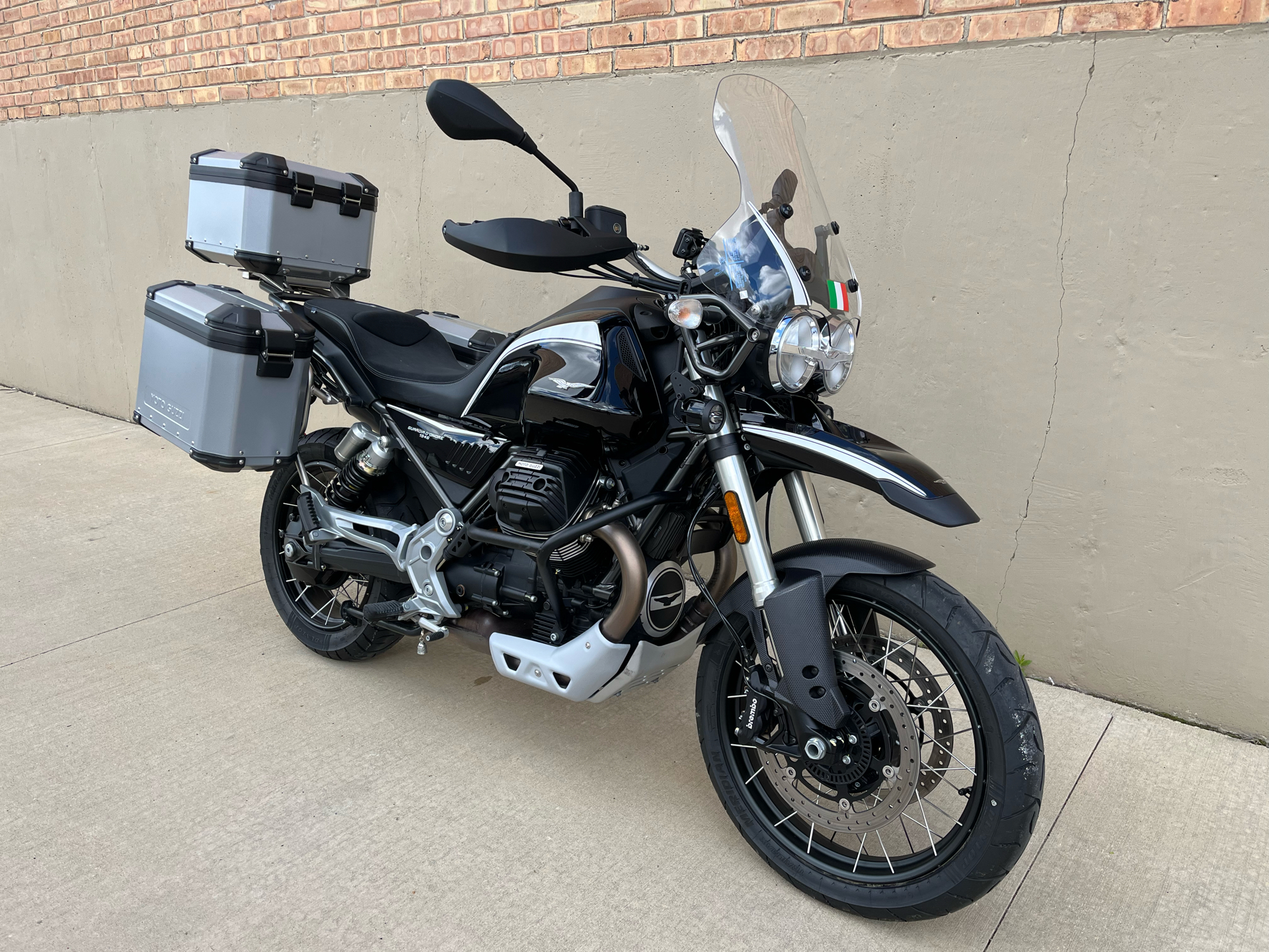 2022 Moto Guzzi V85 TT Guardia D’onore in Roselle, Illinois - Photo 2