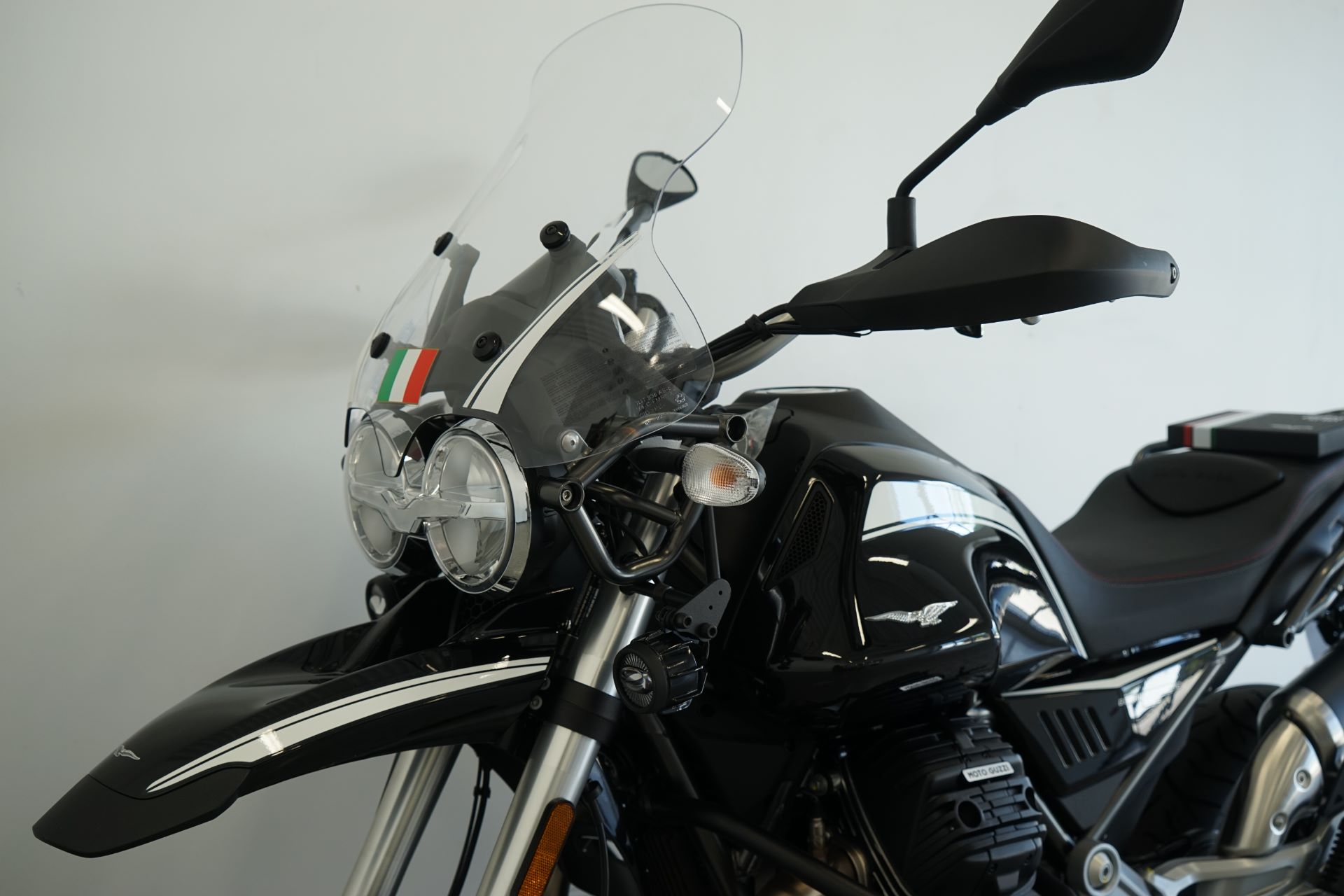 2022 Moto Guzzi V85 TT Guardia D’onore E5 in Roselle, Illinois - Photo 16