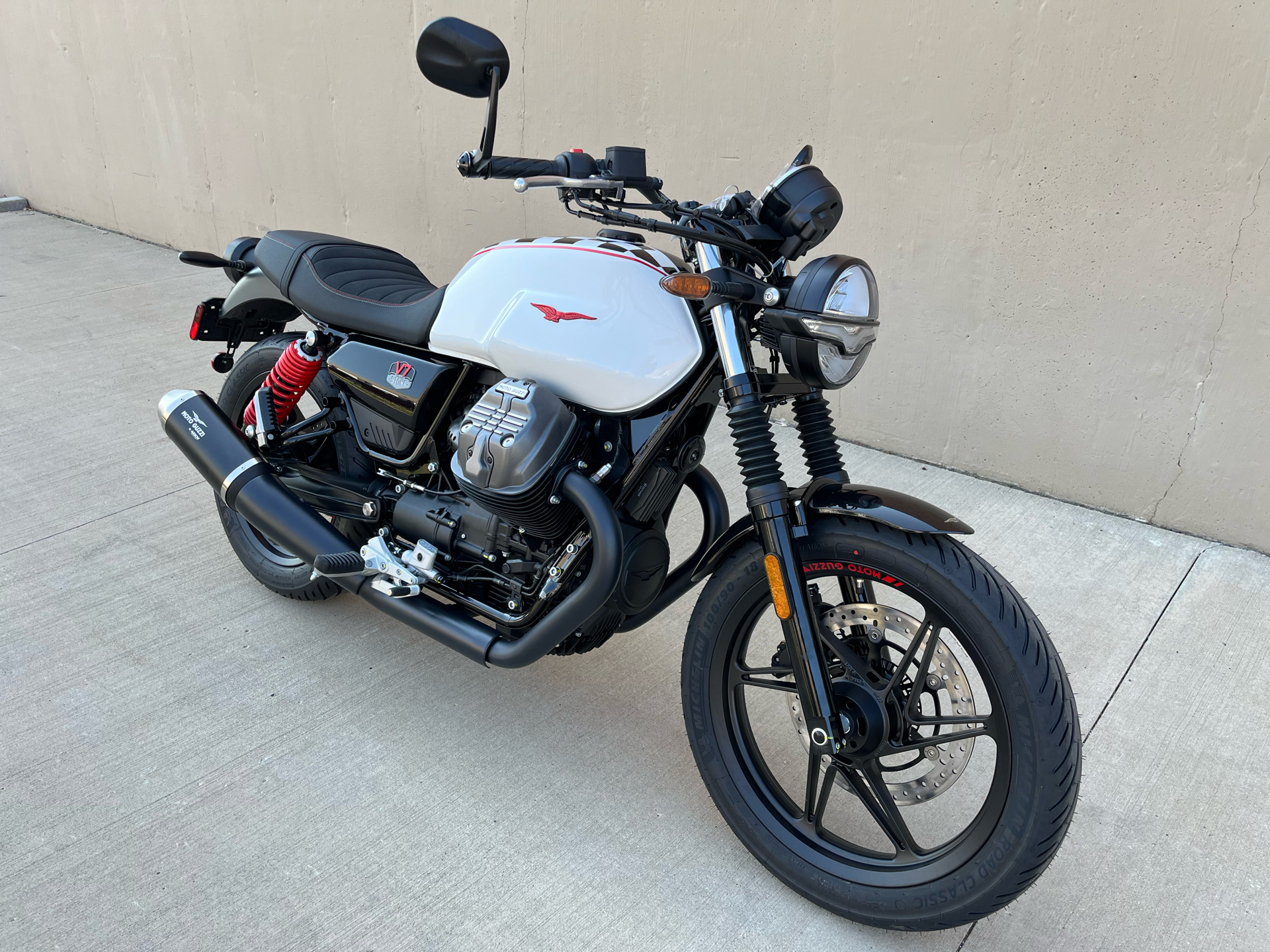 2024 Moto Guzzi V7 Stone Ten in Roselle, Illinois - Photo 2