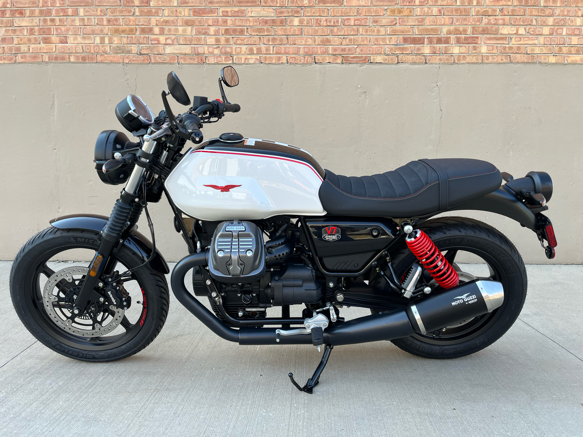 2024 Moto Guzzi V7 Stone Ten in Roselle, Illinois - Photo 12