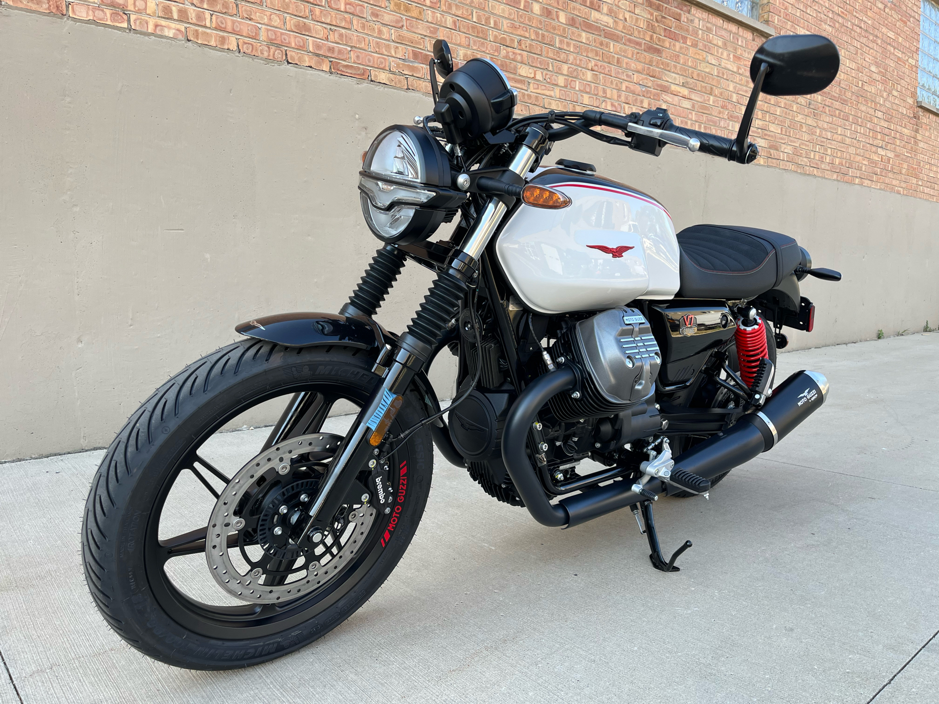 2024 Moto Guzzi V7 Stone Ten in Roselle, Illinois - Photo 13