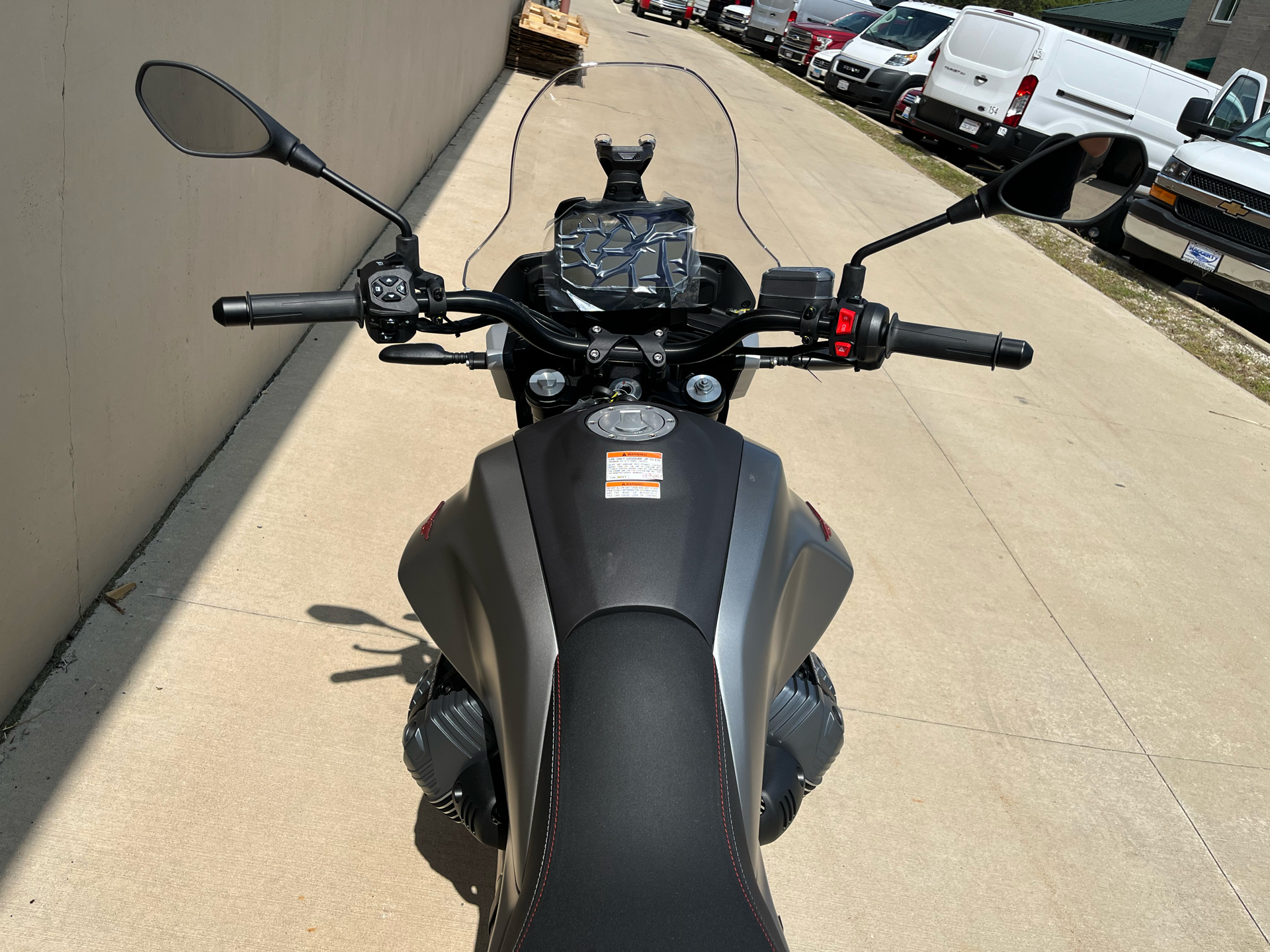 2025 Moto Guzzi V85 STRADA E5+ in Roselle, Illinois - Photo 11