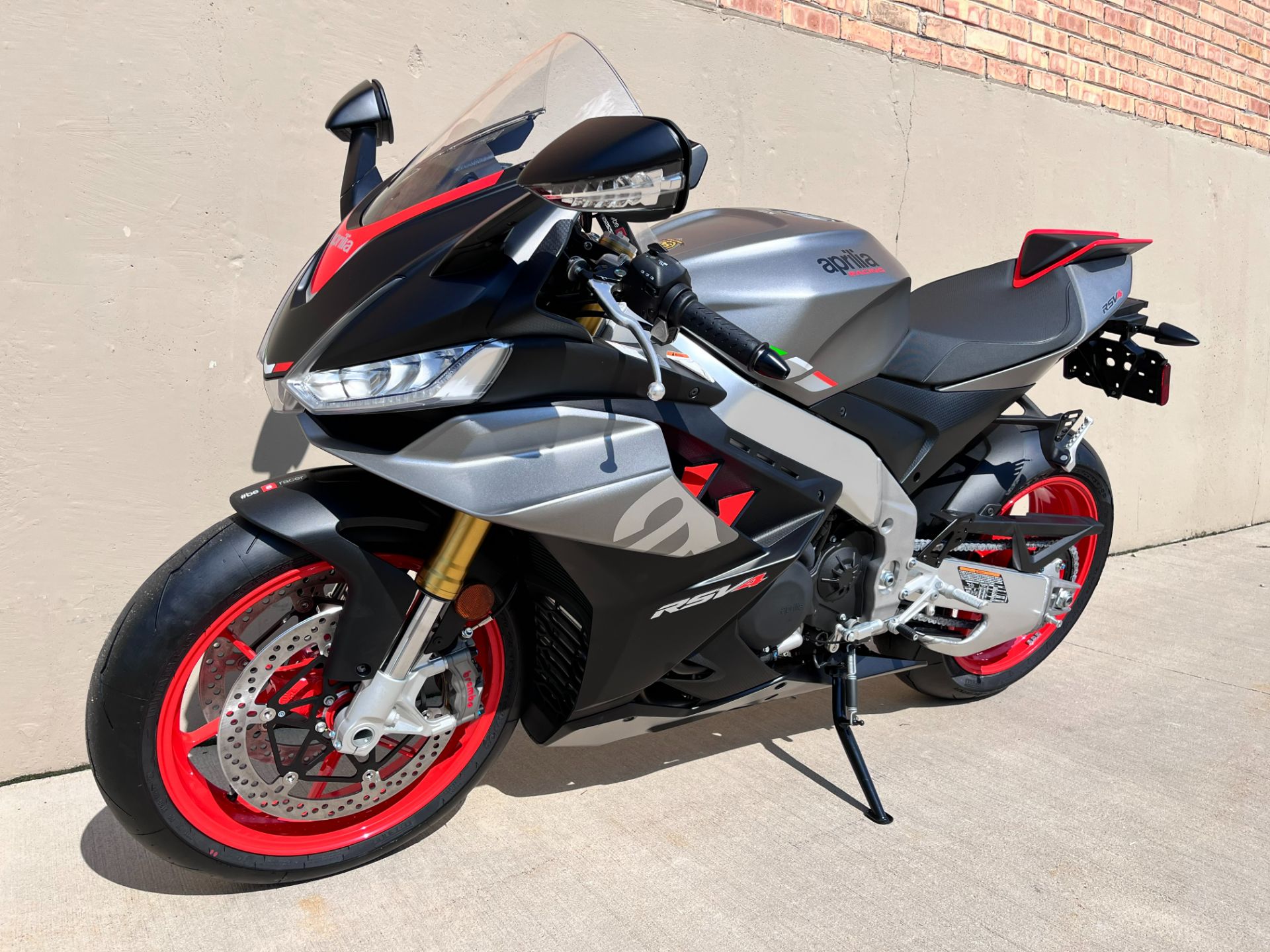 2024 Aprilia RSV4 1100 in Roselle, Illinois - Photo 9