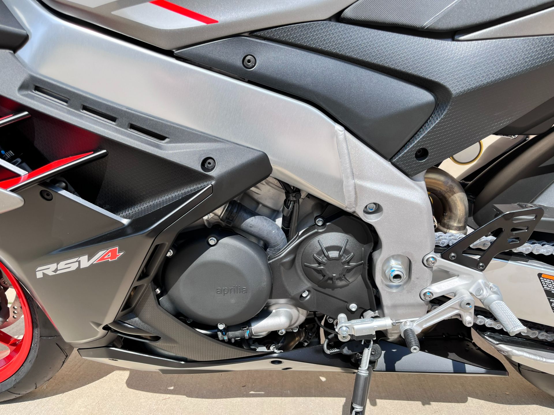 2024 Aprilia RSV4 1100 in Roselle, Illinois - Photo 13