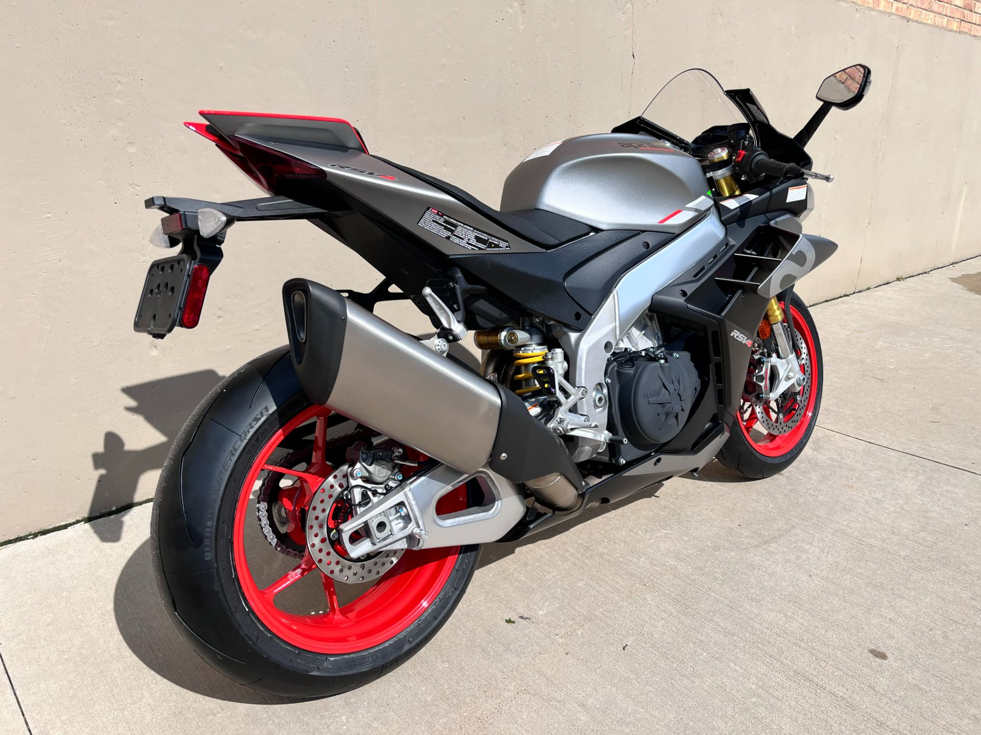 2024 Aprilia RSV4 1100 in Roselle, Illinois - Photo 3