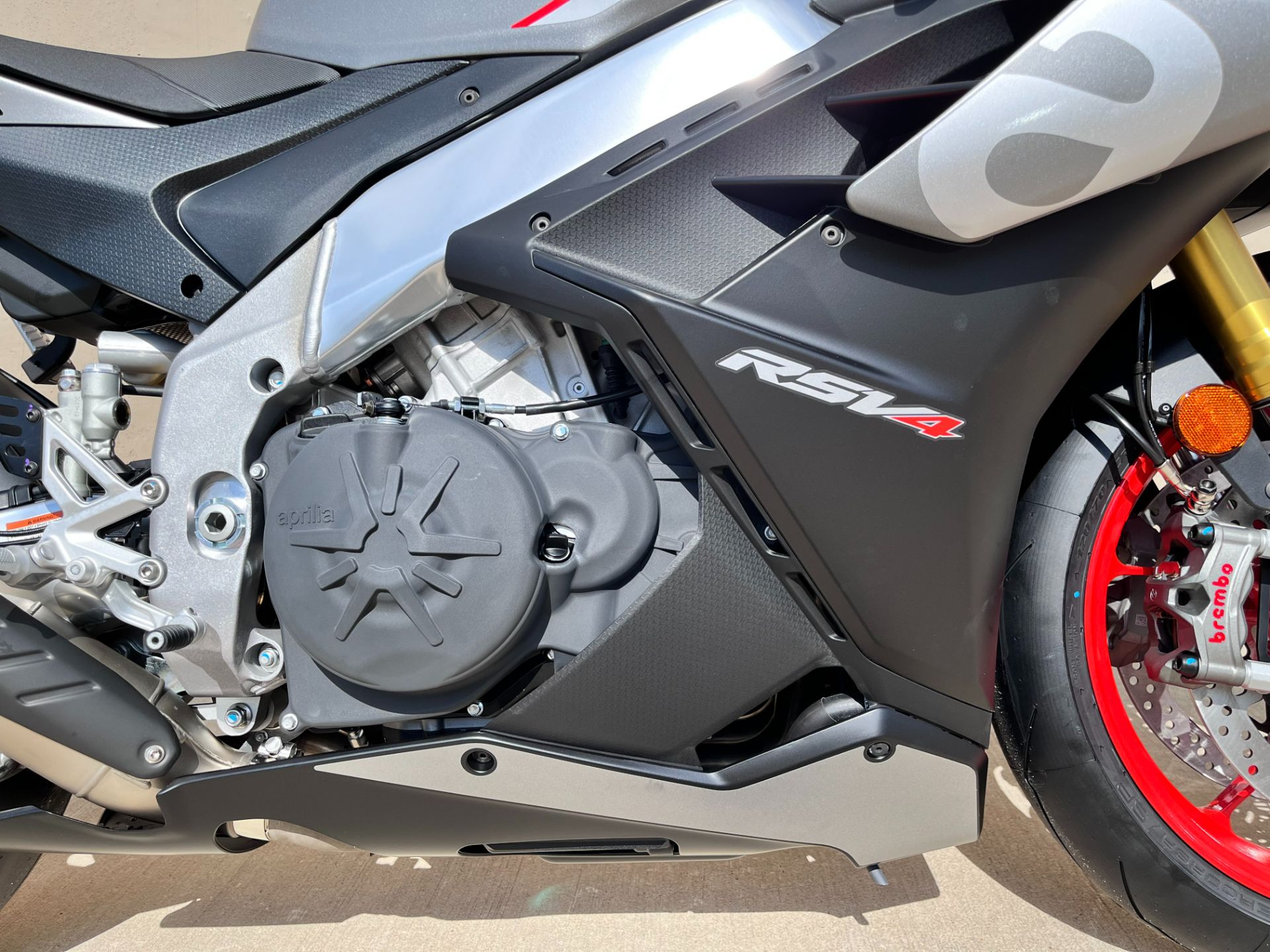 2024 Aprilia RSV4 1100 in Roselle, Illinois - Photo 19