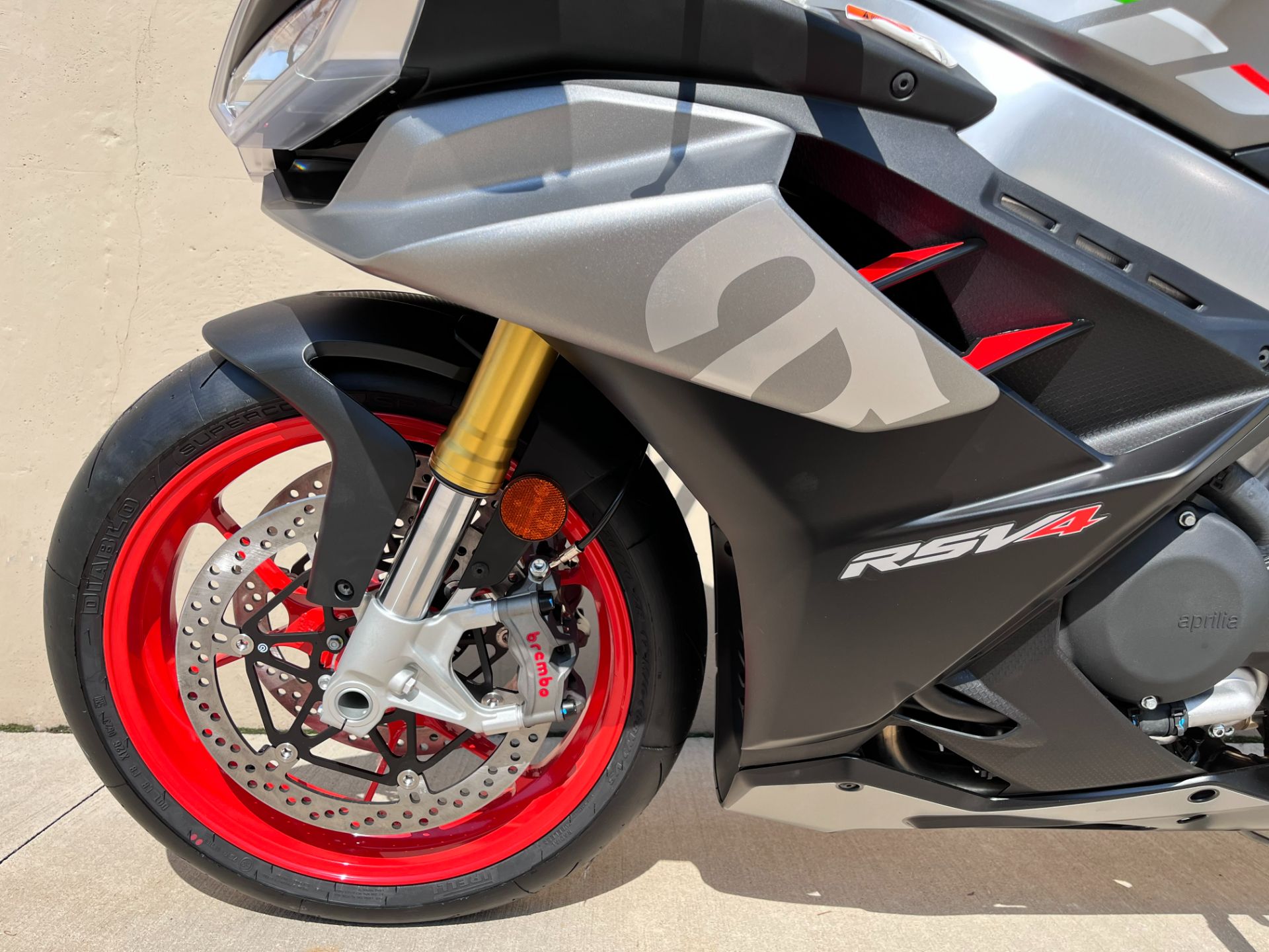 2024 Aprilia RSV4 1100 in Roselle, Illinois - Photo 20