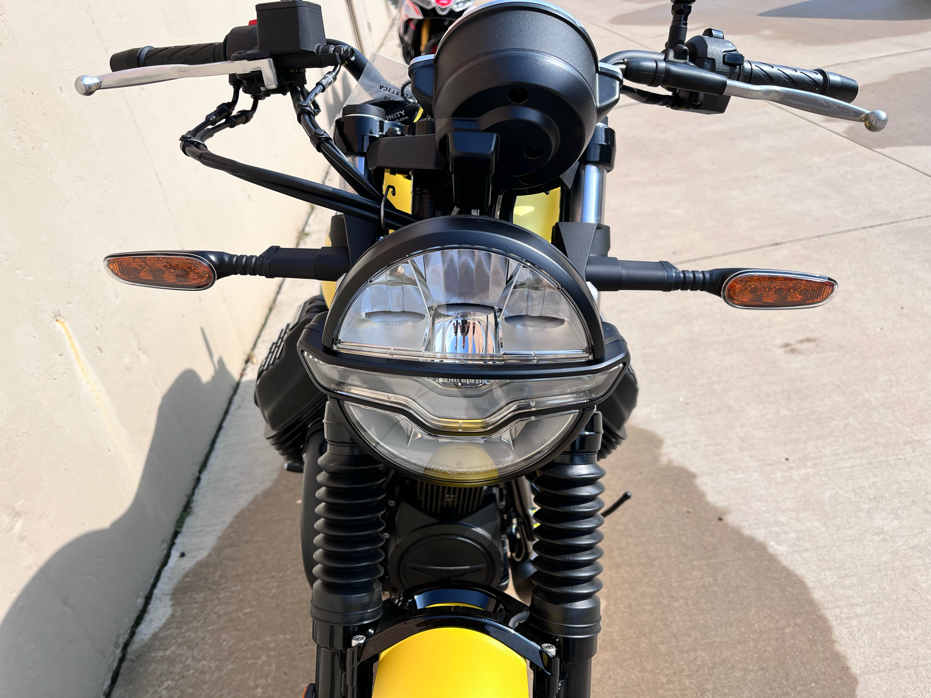 2023 Moto Guzzi V7 Stone in Roselle, Illinois - Photo 9