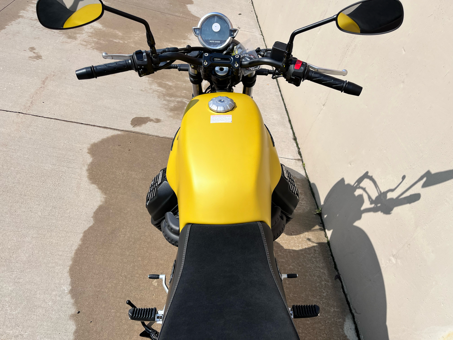 2023 Moto Guzzi V7 Stone in Roselle, Illinois - Photo 11
