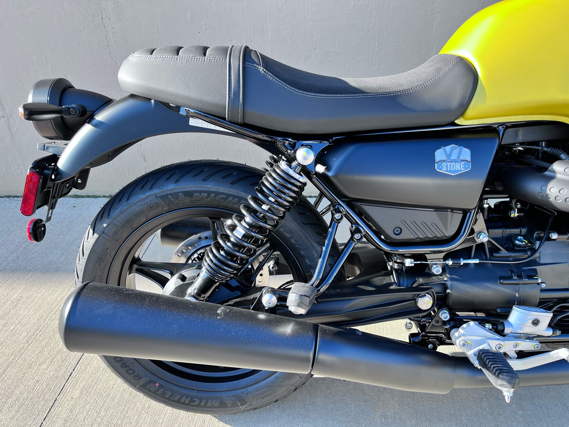 2023 Moto Guzzi V7 Stone in Roselle, Illinois - Photo 10