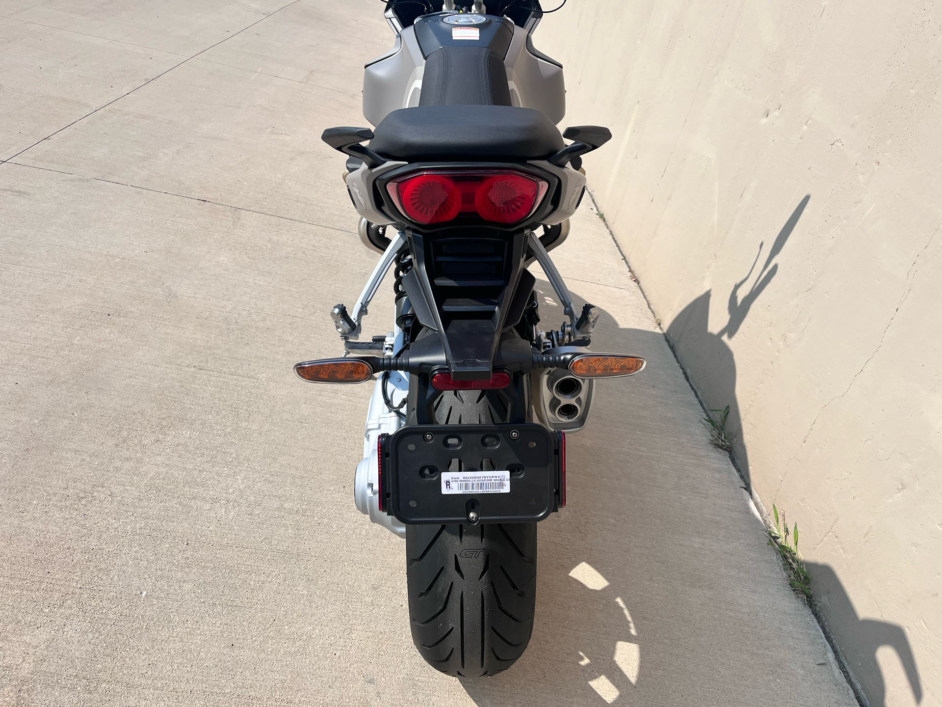 2023 Moto Guzzi V100 Mandello Aviazione Navale LE in Roselle, Illinois - Photo 25