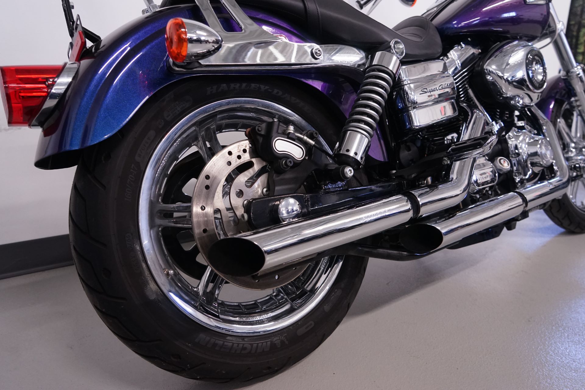 2010 Harley-Davidson Dyna® Super Glide® Custom in Roselle, Illinois - Photo 10