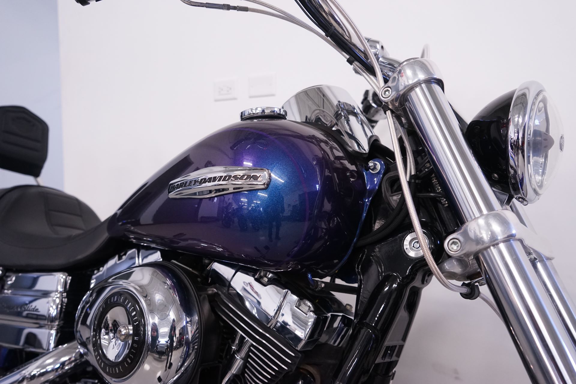 2010 Harley-Davidson Dyna® Super Glide® Custom in Roselle, Illinois - Photo 15