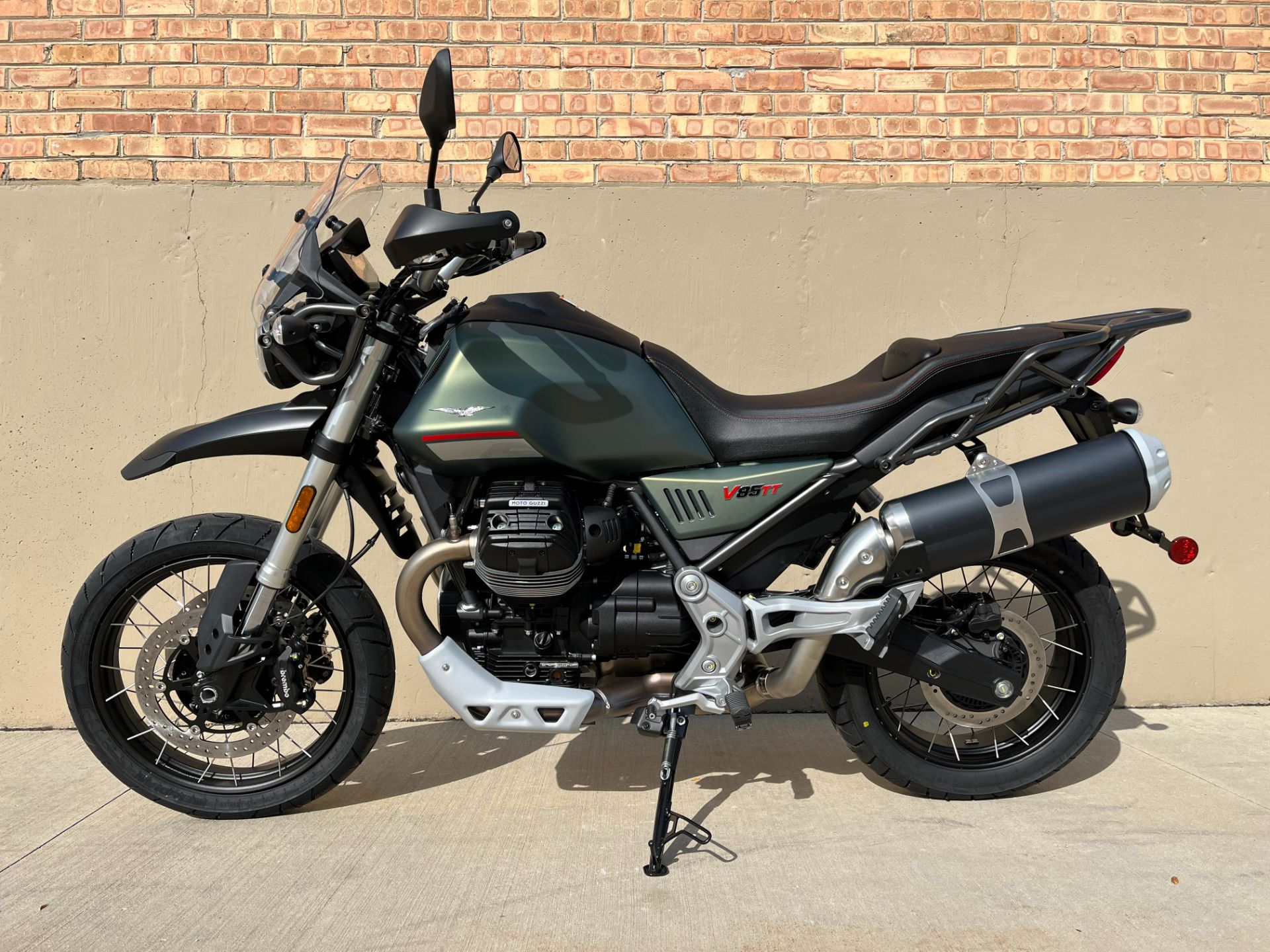 2022 Moto Guzzi V85 TT E5 in Roselle, Illinois - Photo 8
