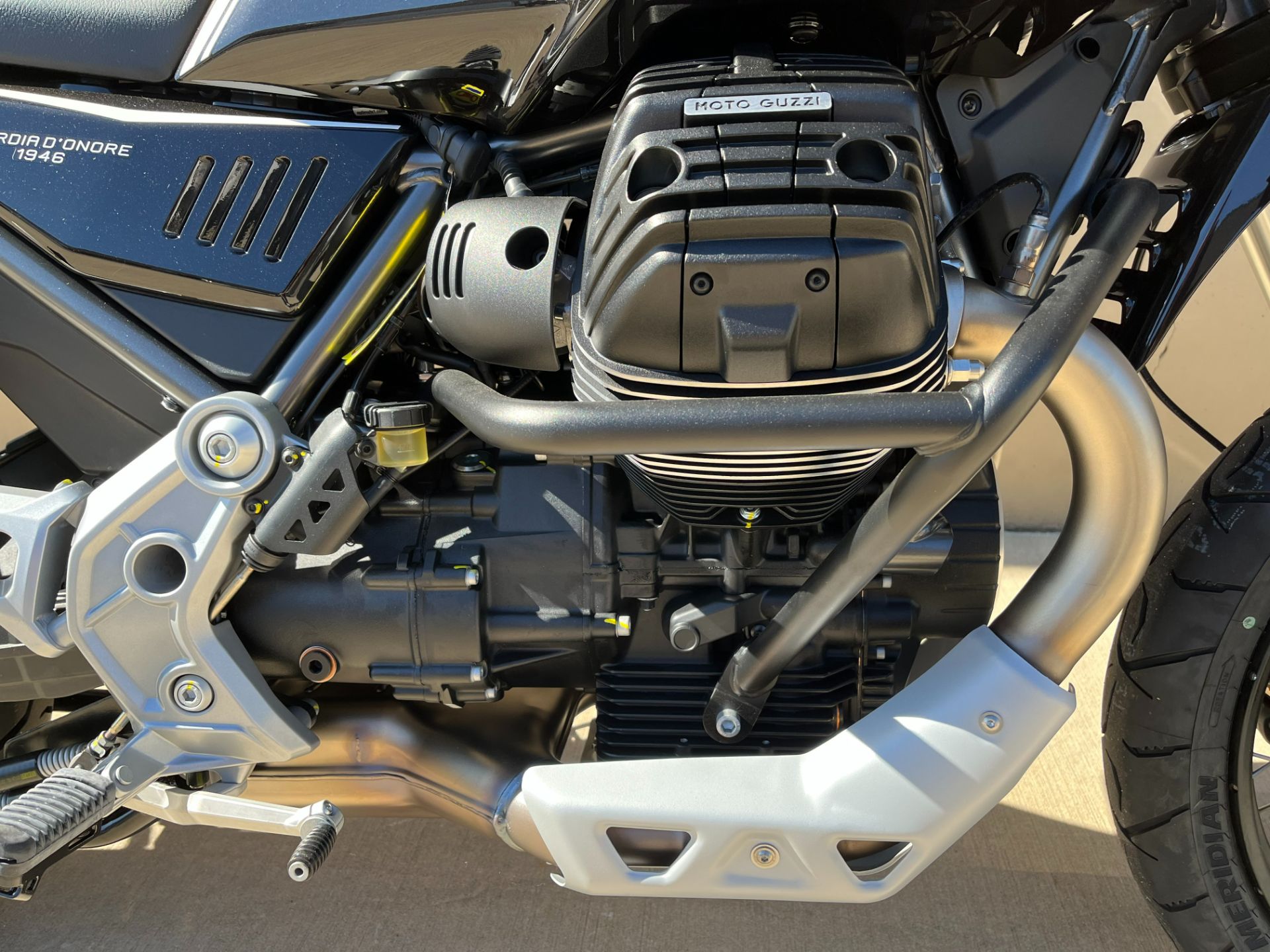 2023 Moto Guzzi V85 TT Guardia D’onore in Roselle, Illinois - Photo 6