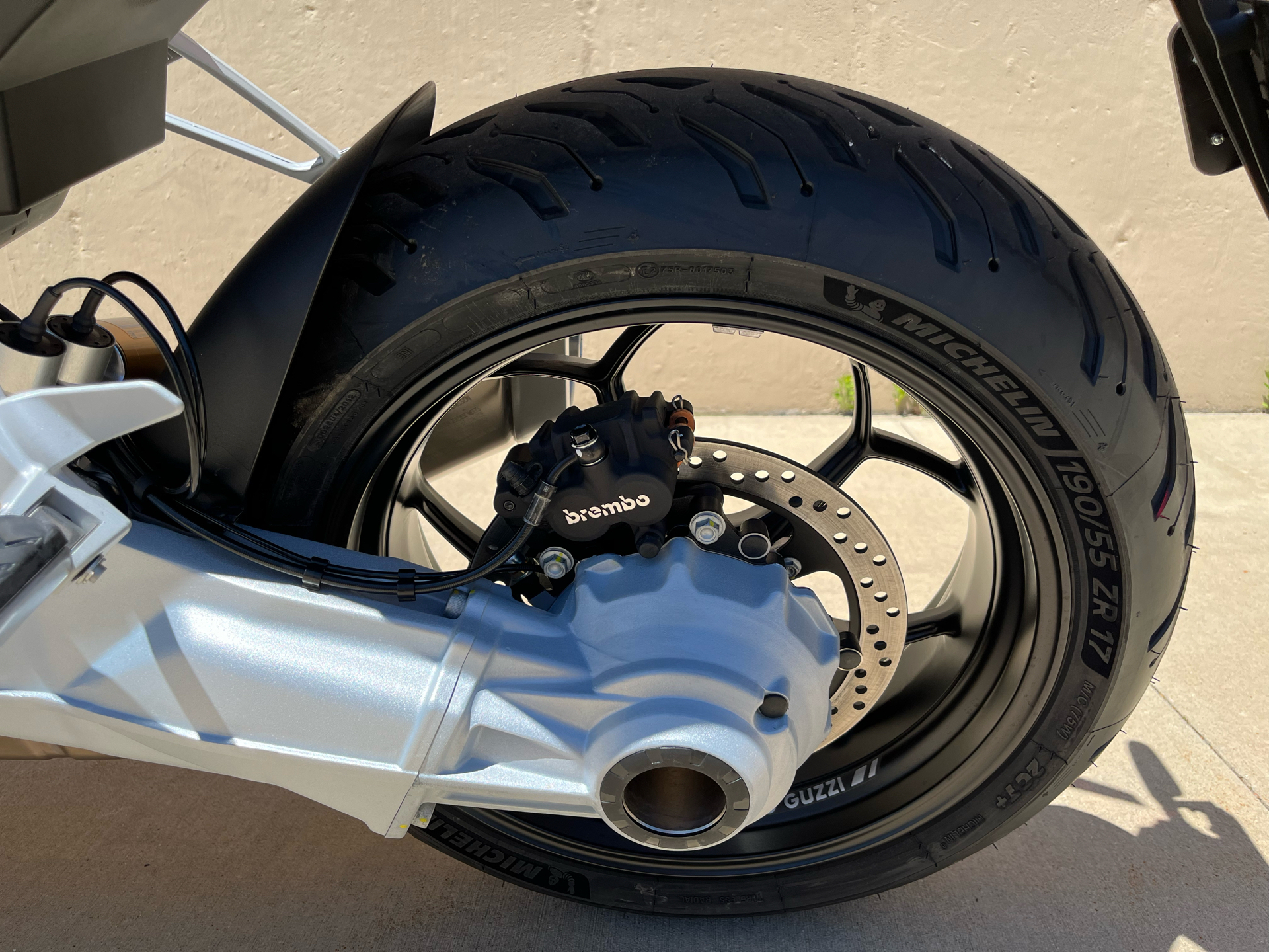 2024 Moto Guzzi V100 Mandello S in Roselle, Illinois - Photo 18
