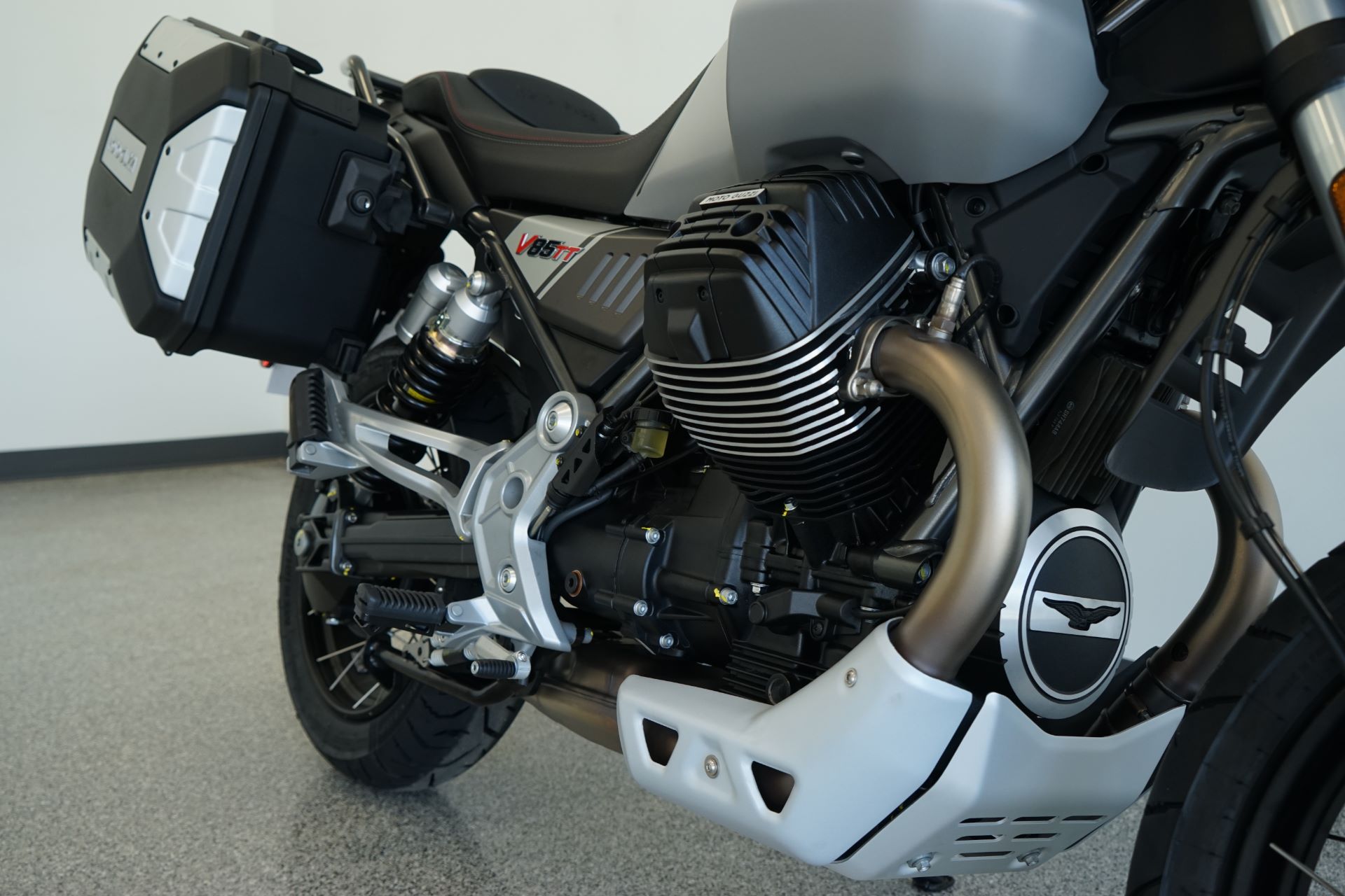 2022 Moto Guzzi V85 TT Travel E5 in Roselle, Illinois - Photo 9