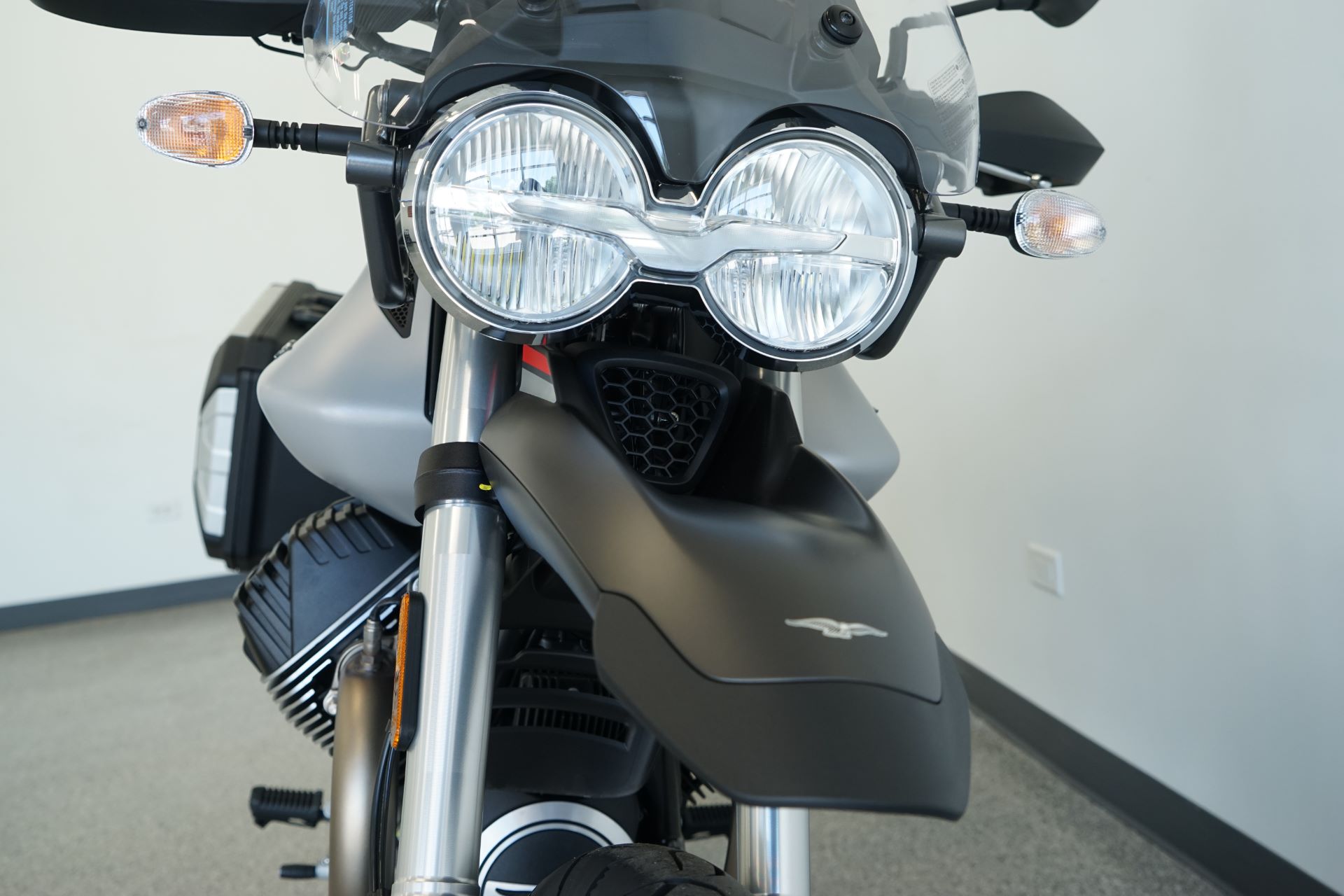 2022 Moto Guzzi V85 TT Travel E5 in Roselle, Illinois - Photo 15
