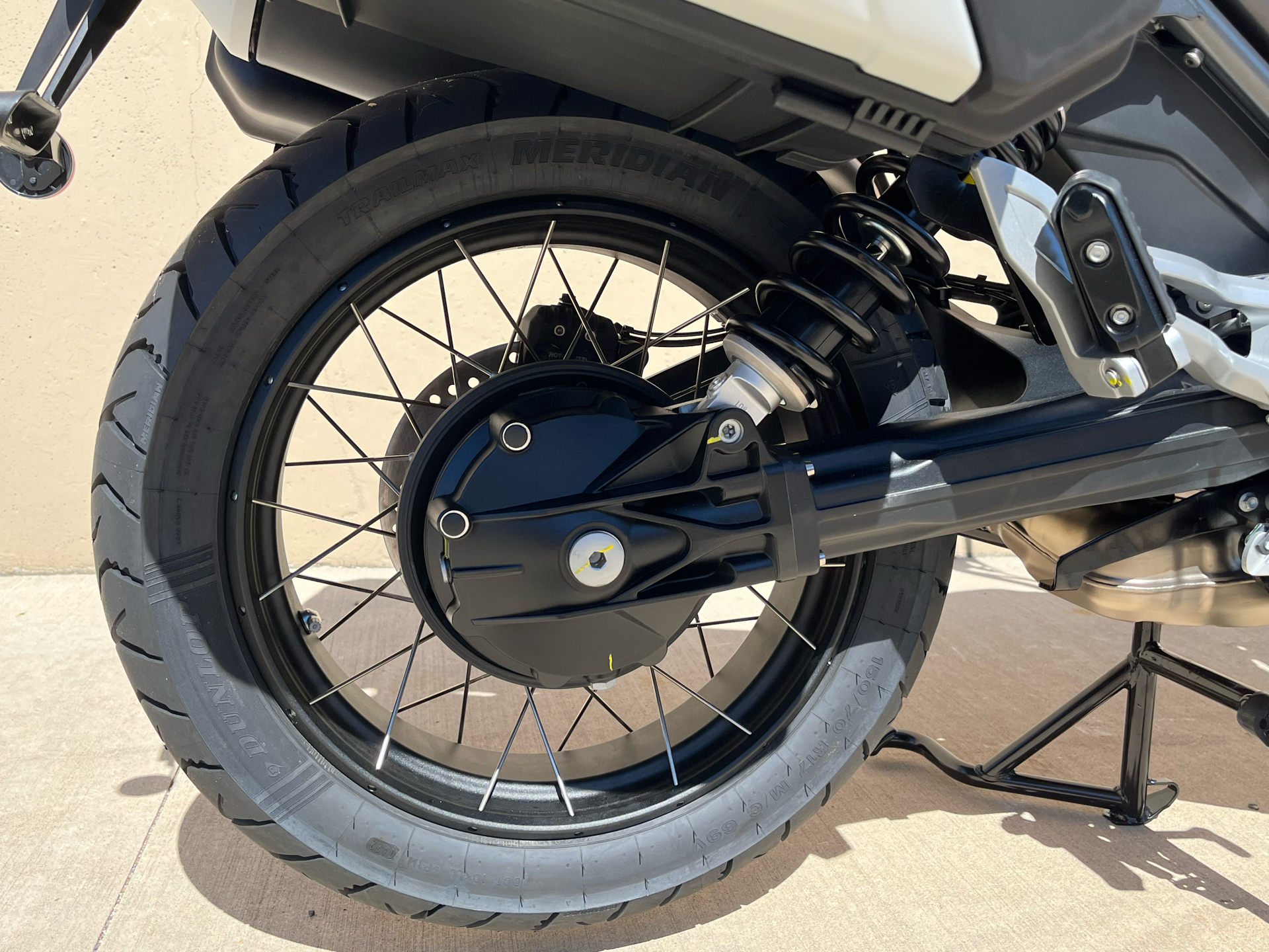 2022 Moto Guzzi V85 TT Travel in Roselle, Illinois - Photo 4