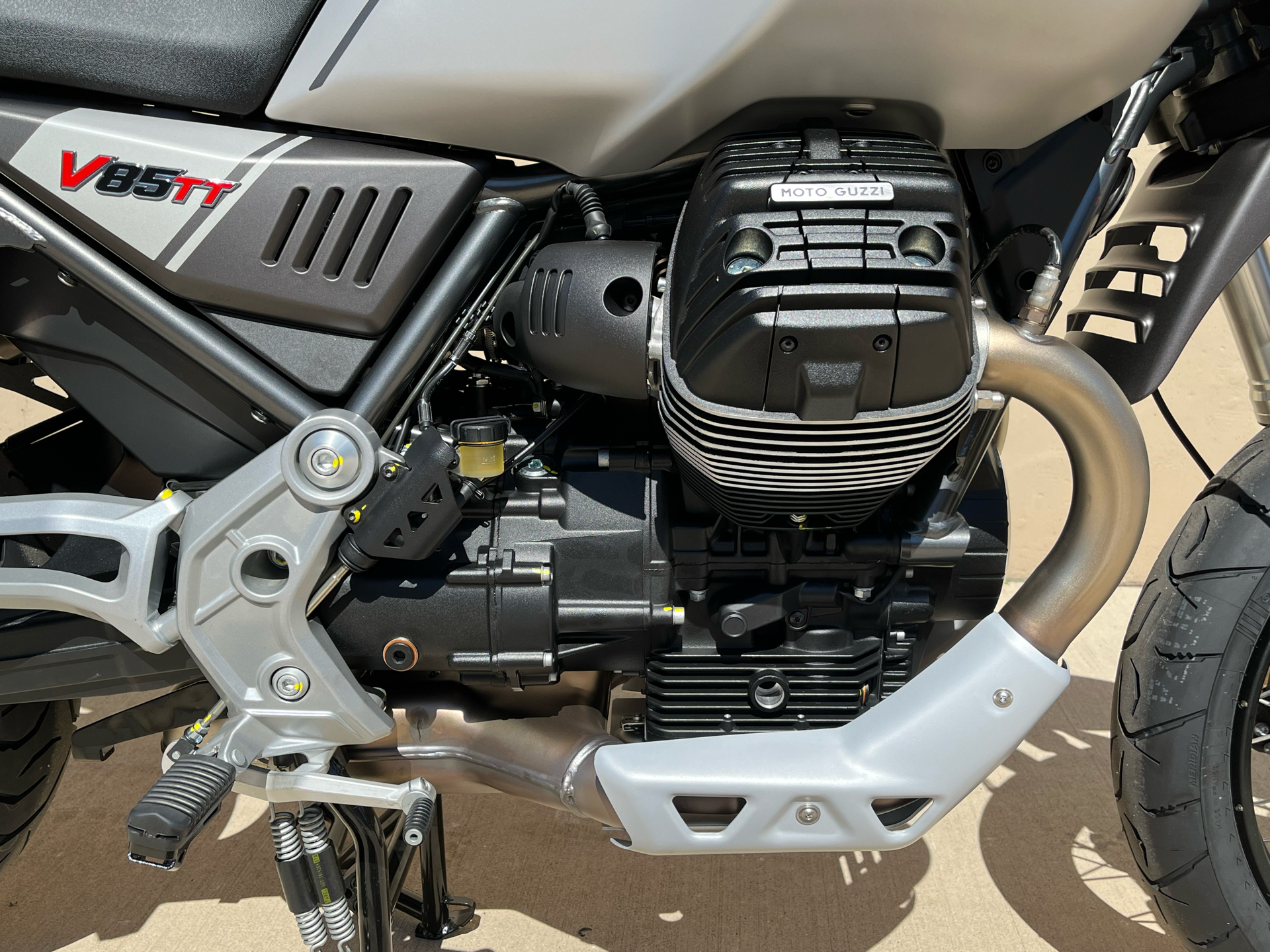 2022 Moto Guzzi V85 TT Travel in Roselle, Illinois - Photo 6