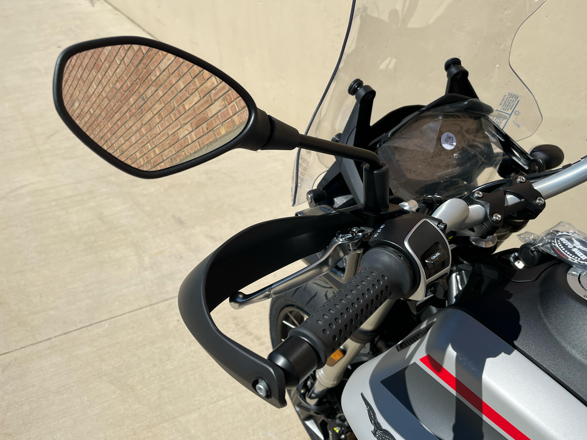 2022 Moto Guzzi V85 TT Travel in Roselle, Illinois - Photo 10