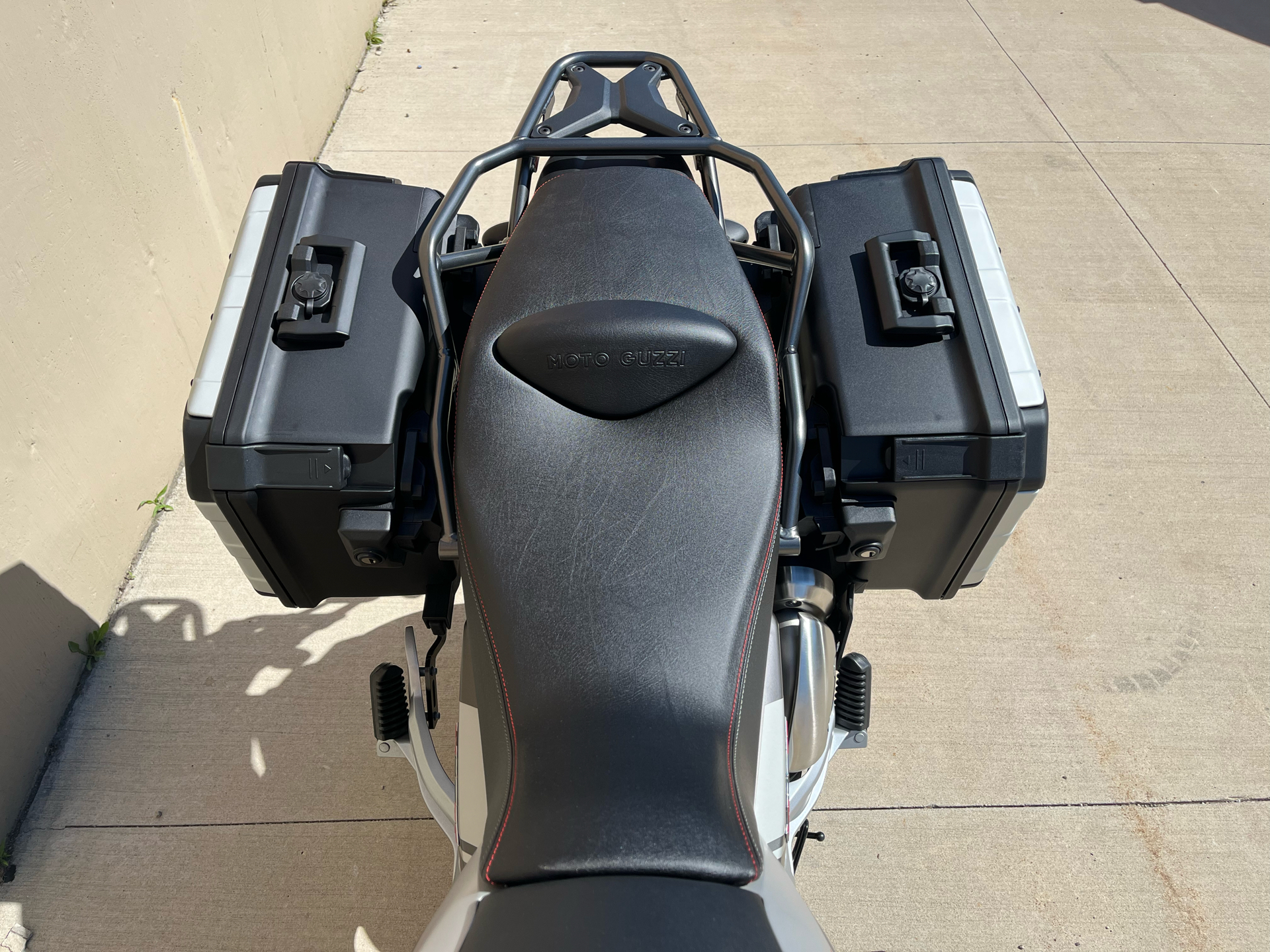 2022 Moto Guzzi V85 TT Travel in Roselle, Illinois - Photo 16