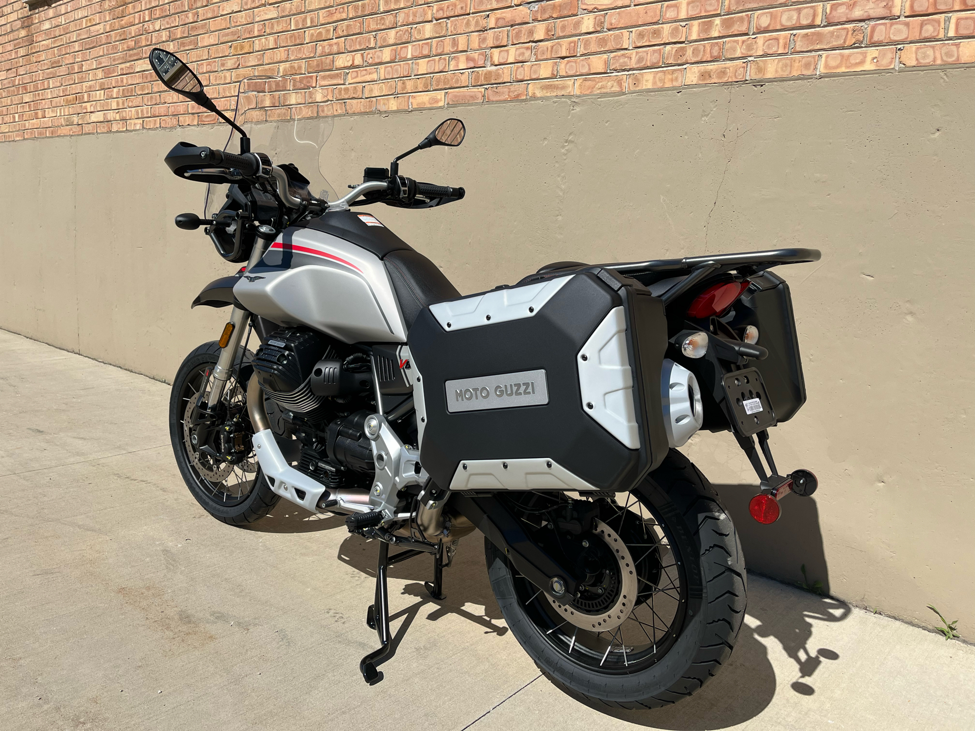 2022 Moto Guzzi V85 TT Travel in Roselle, Illinois - Photo 3