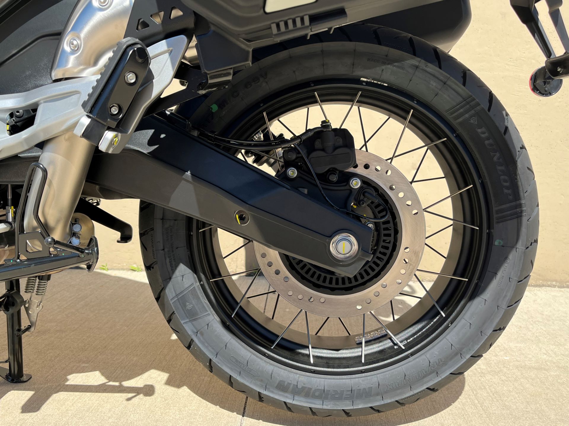 2022 Moto Guzzi V85 TT Travel in Roselle, Illinois - Photo 15