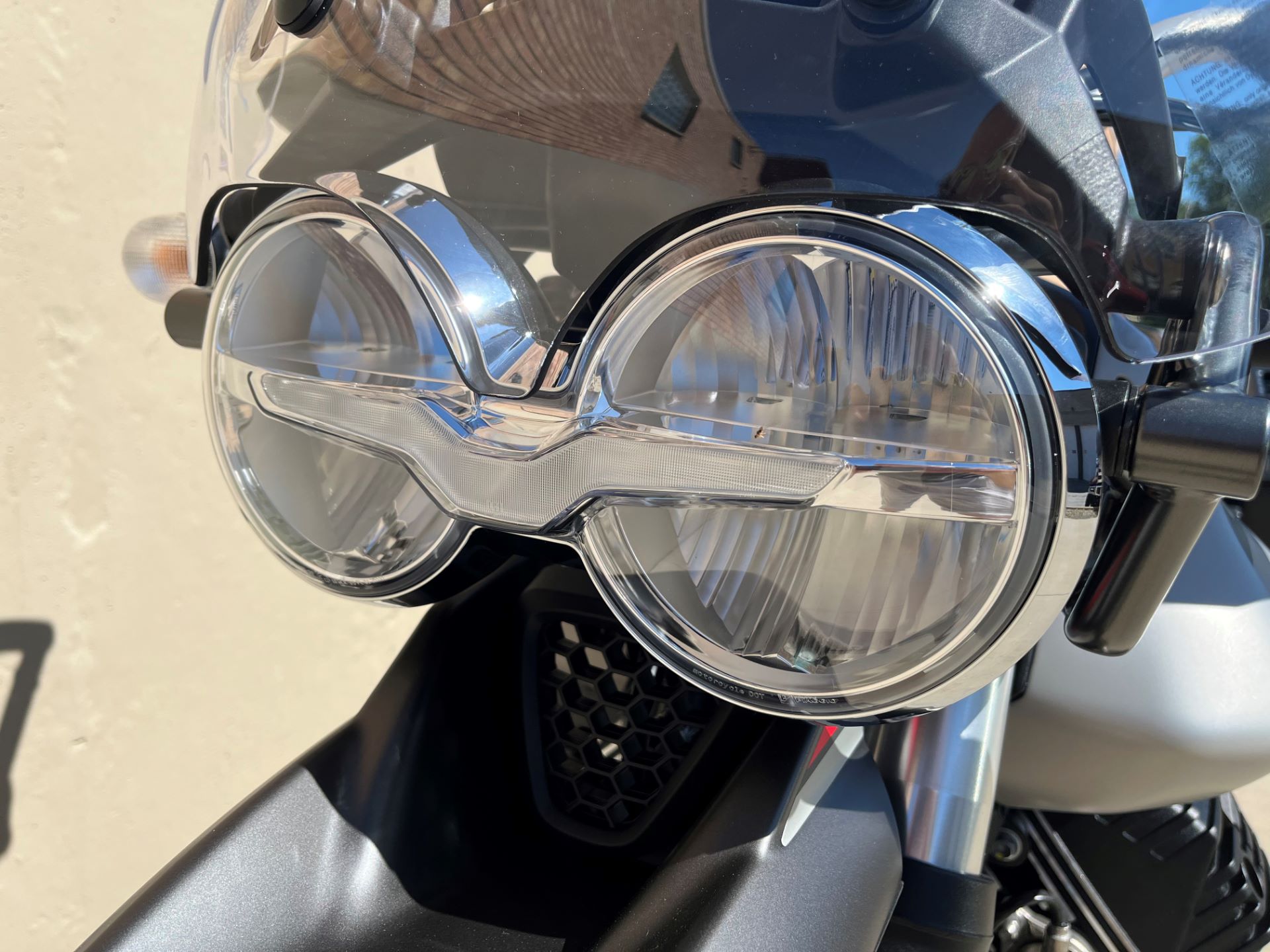 2022 Moto Guzzi V85 TT Travel in Roselle, Illinois - Photo 7