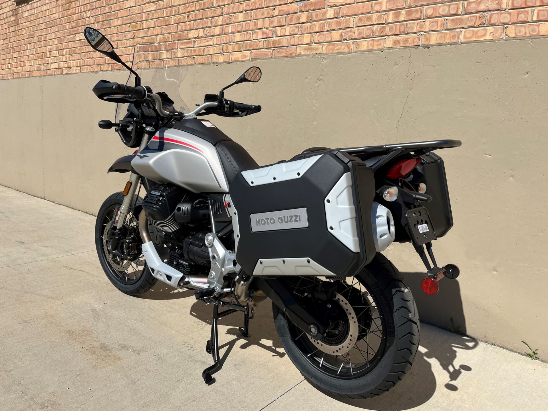 2022 Moto Guzzi V85 TT Travel E5 in Roselle, Illinois - Photo 19