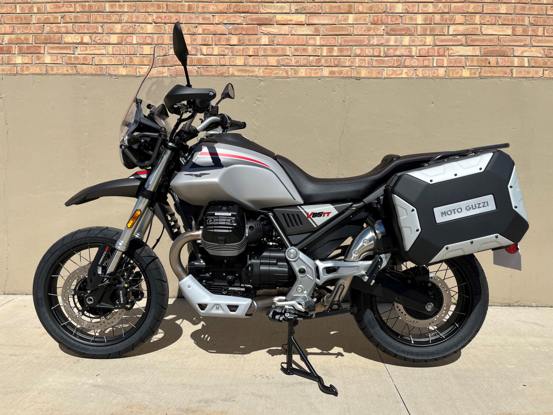 2022 Moto Guzzi V85 TT Travel in Roselle, Illinois - Photo 17