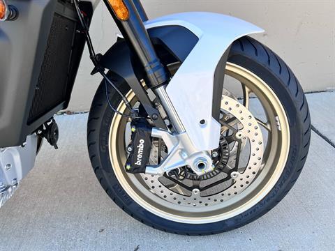 2023 Moto Guzzi V100 Mandello in Roselle, Illinois - Photo 4