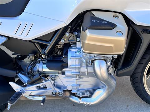 2023 Moto Guzzi V100 Mandello in Roselle, Illinois - Photo 5