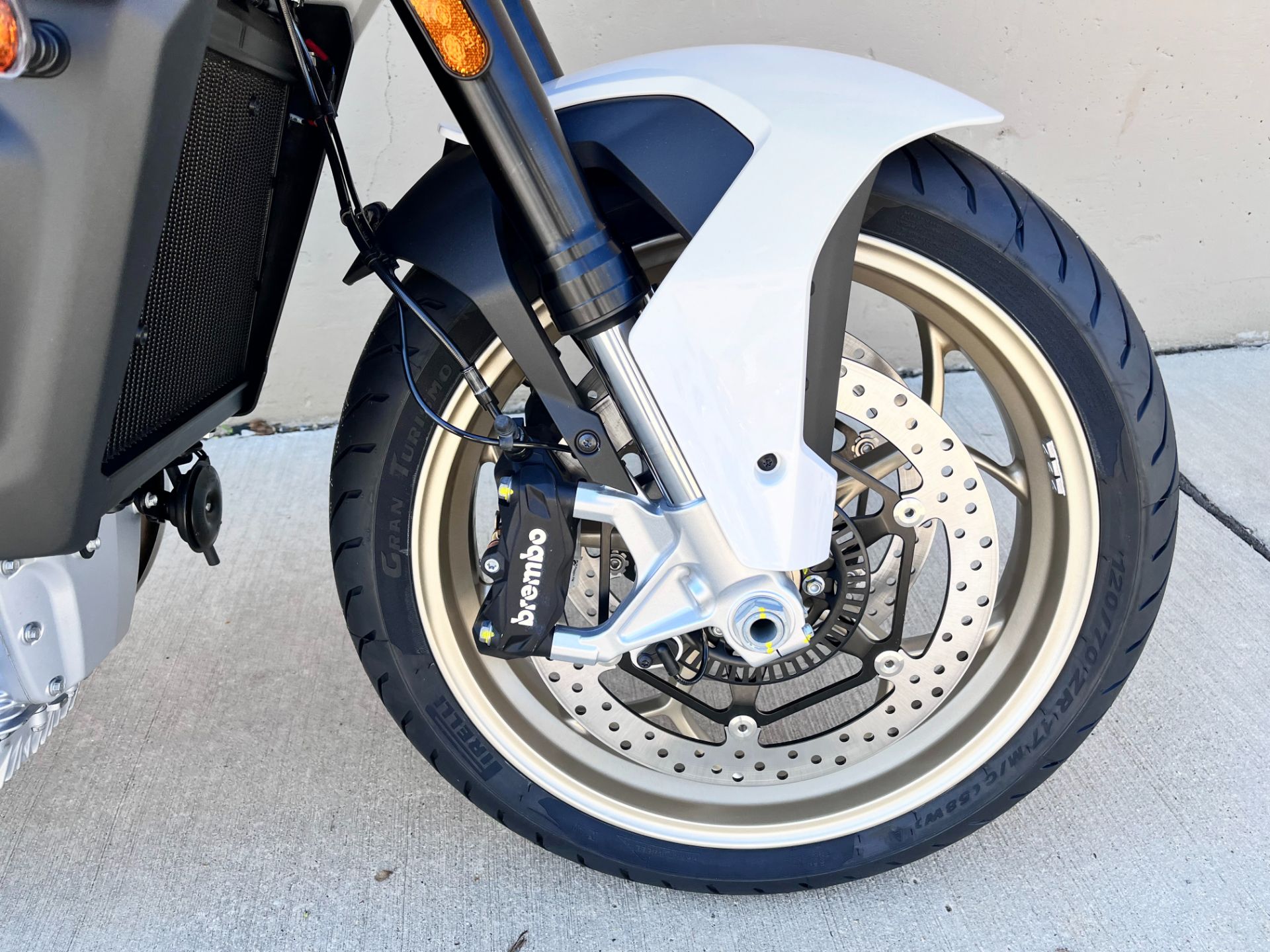 2023 Moto Guzzi V100 Mandello in Roselle, Illinois - Photo 15