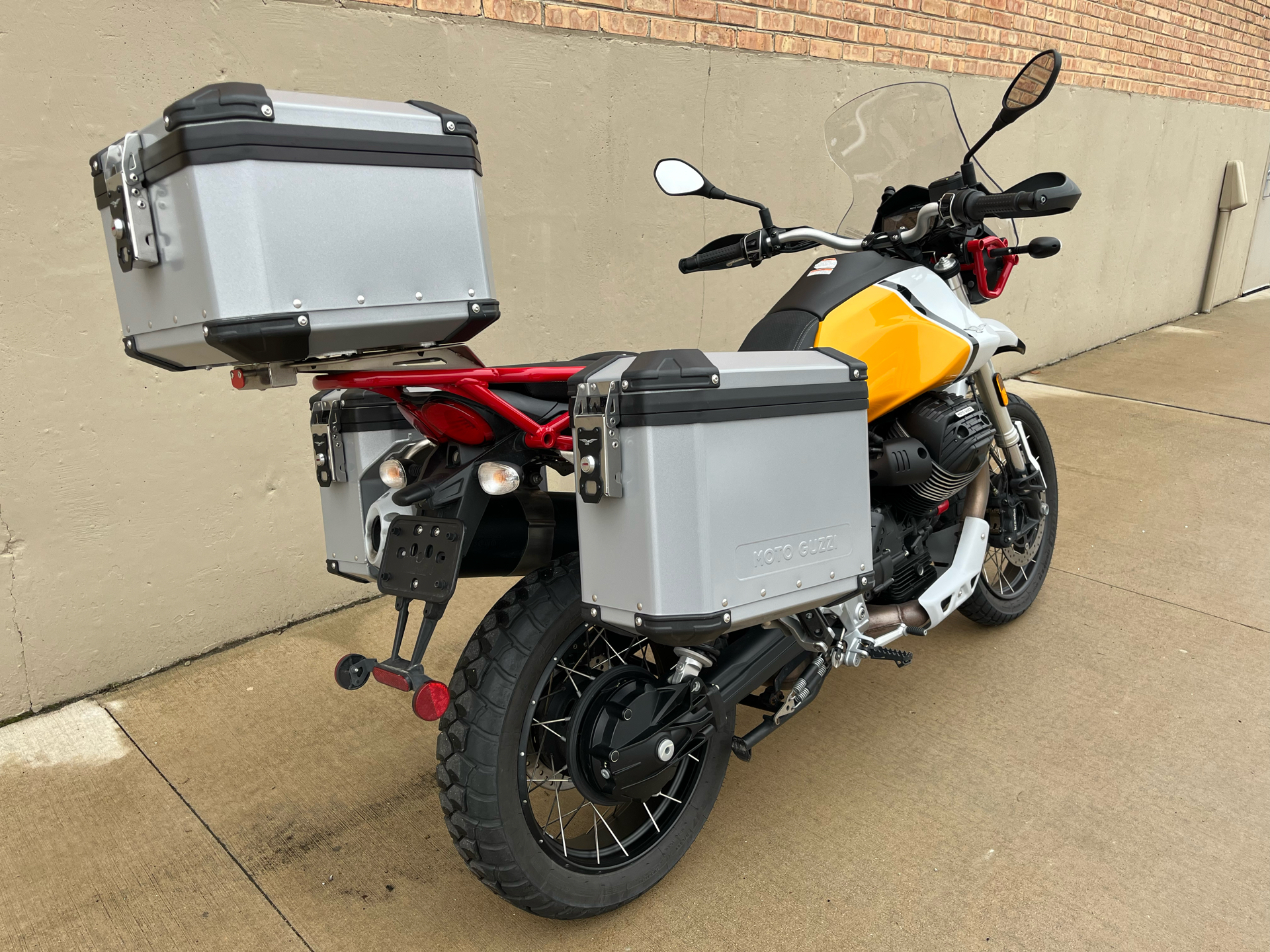 2022 Moto Guzzi V85 TT Adventure in Roselle, Illinois - Photo 3