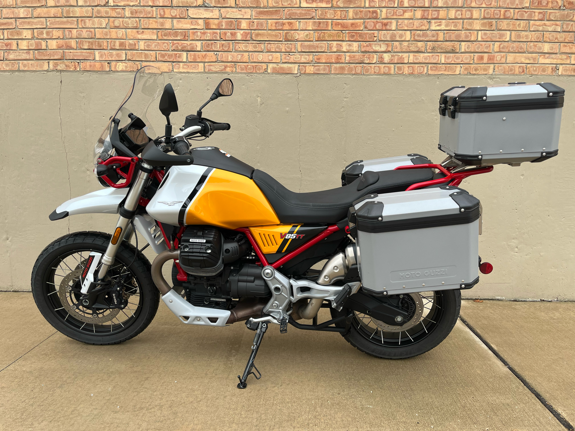 2022 Moto Guzzi V85 TT Adventure in Roselle, Illinois - Photo 13