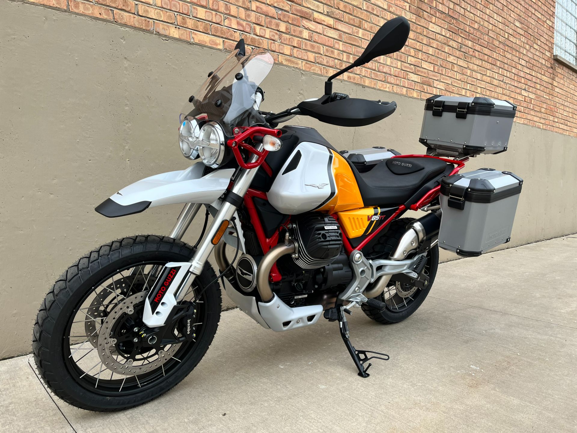 2022 Moto Guzzi V85 TT Adventure in Roselle, Illinois - Photo 15