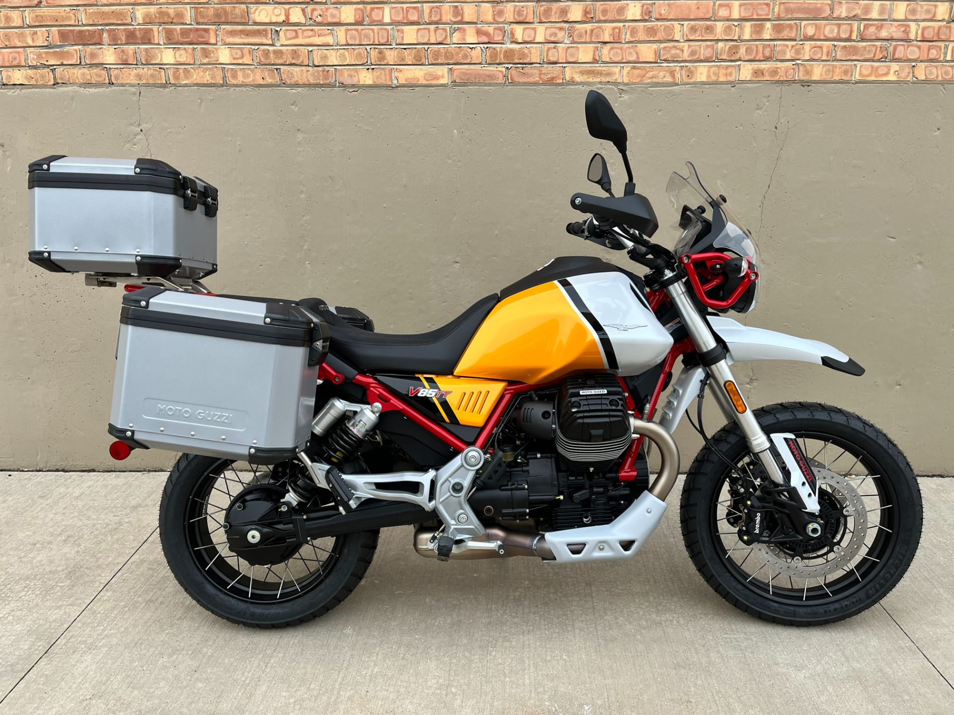 2022 Moto Guzzi V85 TT Adventure in Roselle, Illinois - Photo 1