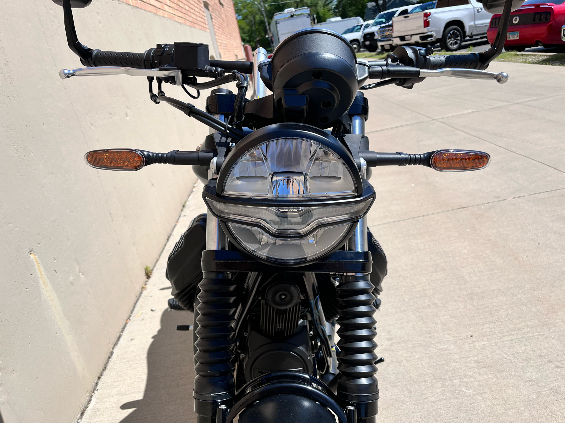 2023 Moto Guzzi V9 Bobber Special Edition in Roselle, Illinois - Photo 4