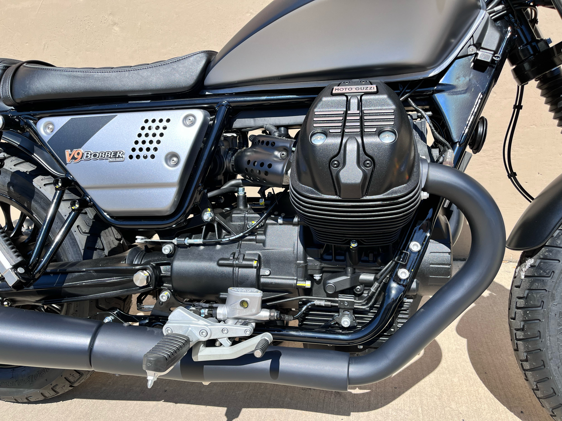 2023 Moto Guzzi V9 Bobber Special Edition in Roselle, Illinois - Photo 6