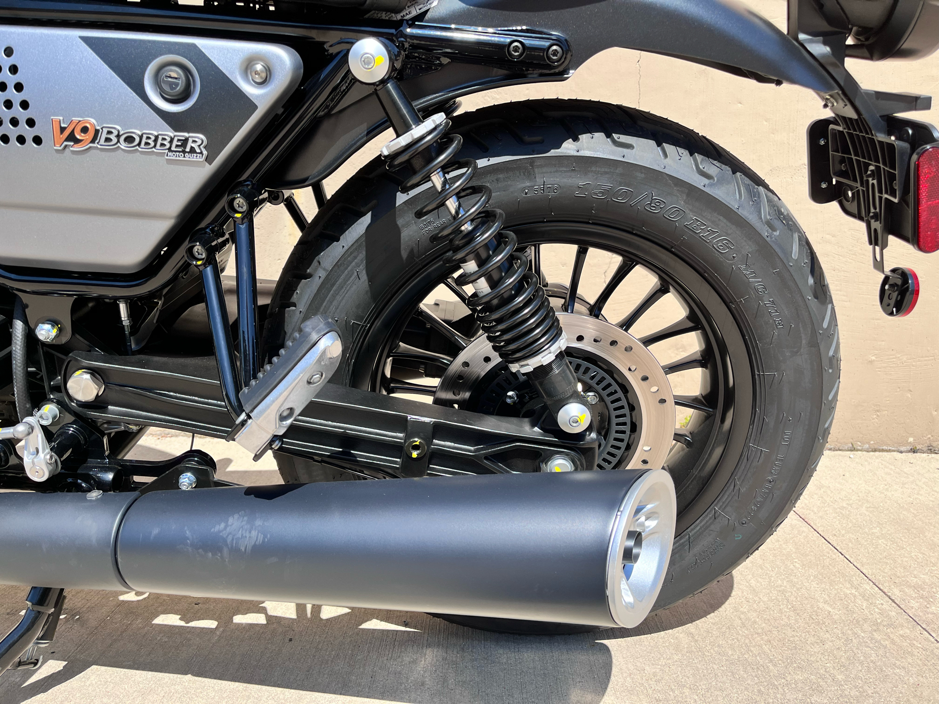2023 Moto Guzzi V9 Bobber Special Edition in Roselle, Illinois - Photo 17