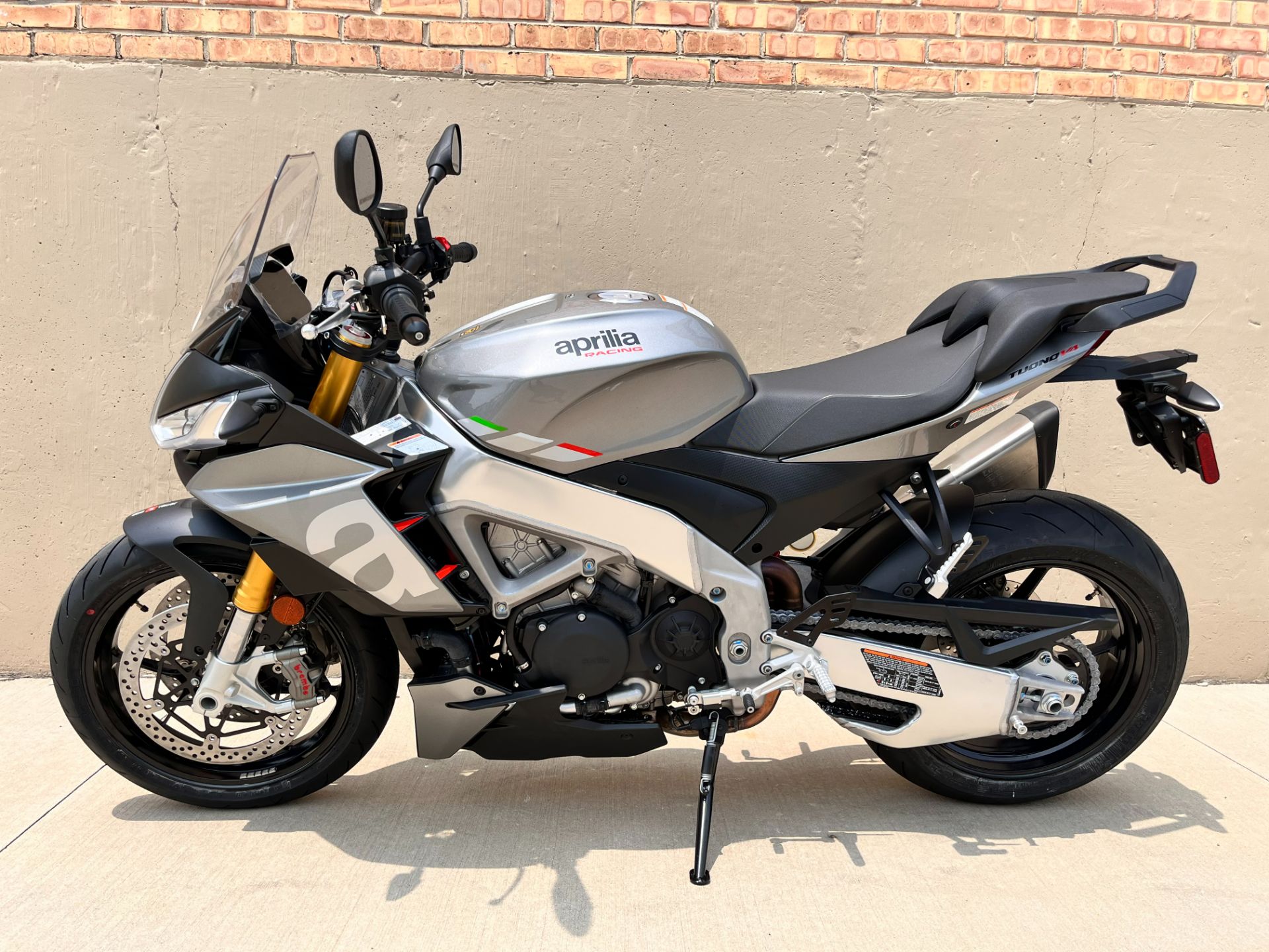 2024 Aprilia Tuono V4 1100 in Roselle, Illinois - Photo 10