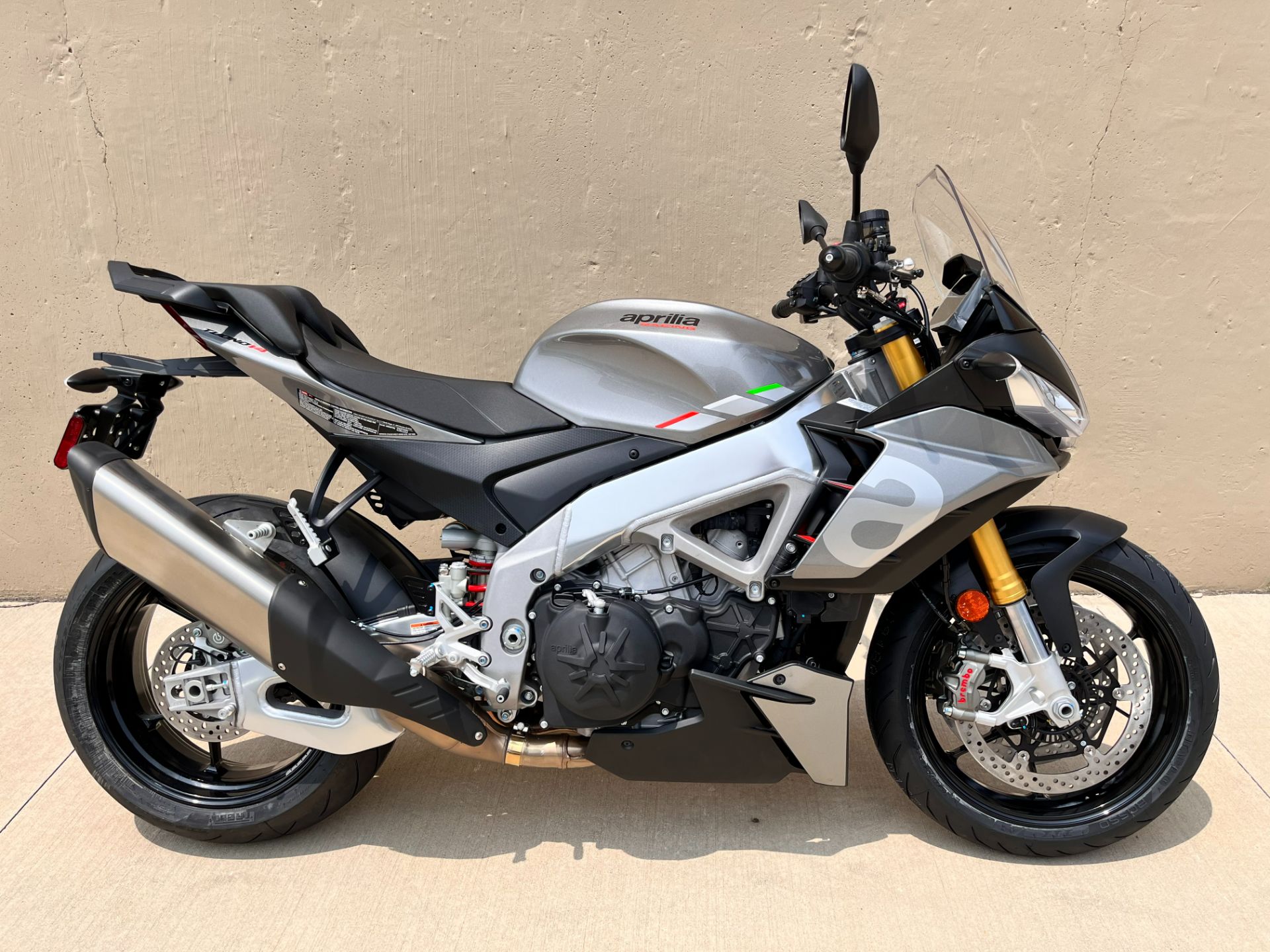 2024 Aprilia Tuono V4 1100 in Roselle, Illinois - Photo 1