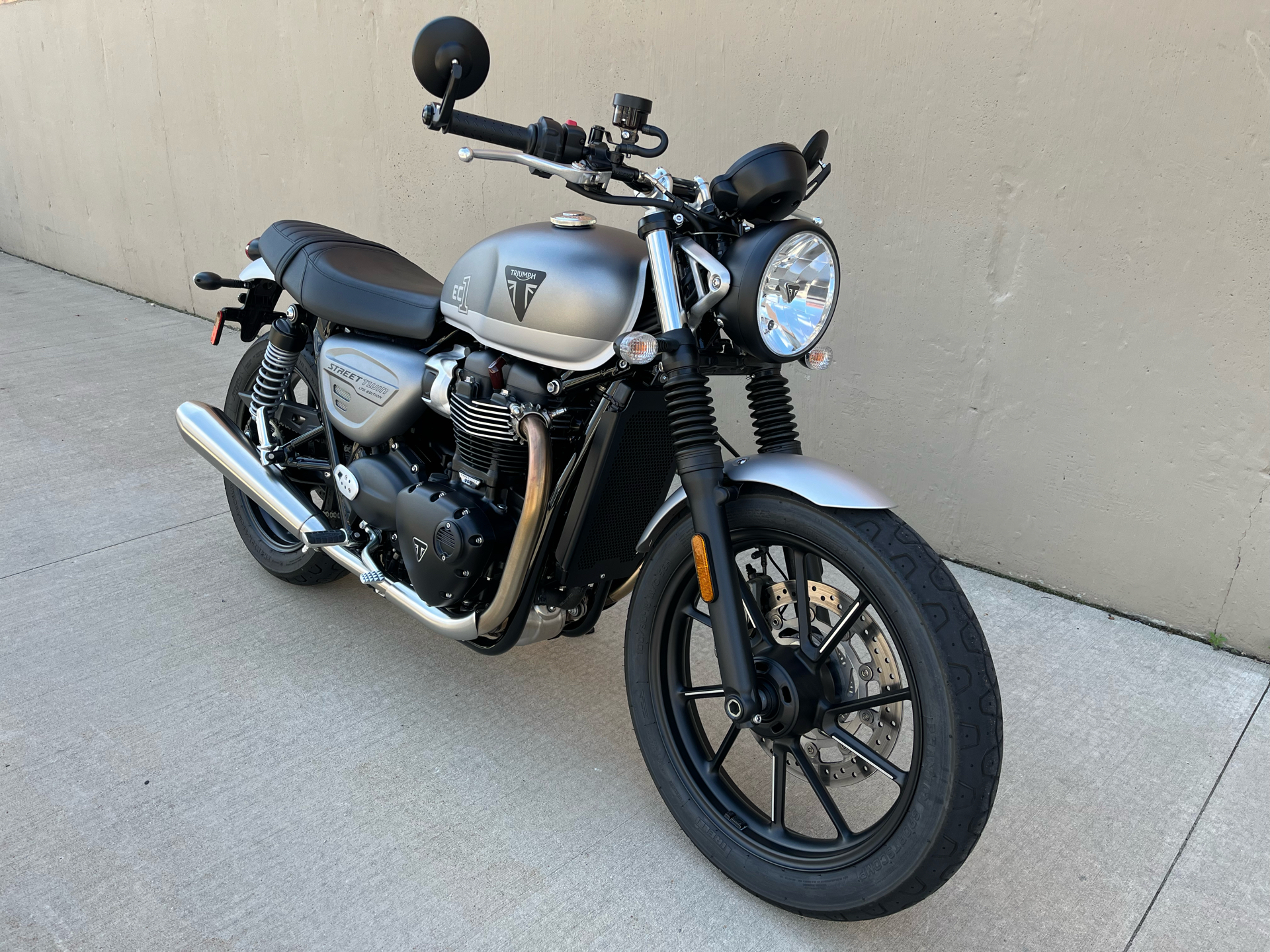 2022 Triumph Street Twin EC1 Special Edition in Roselle, Illinois - Photo 2